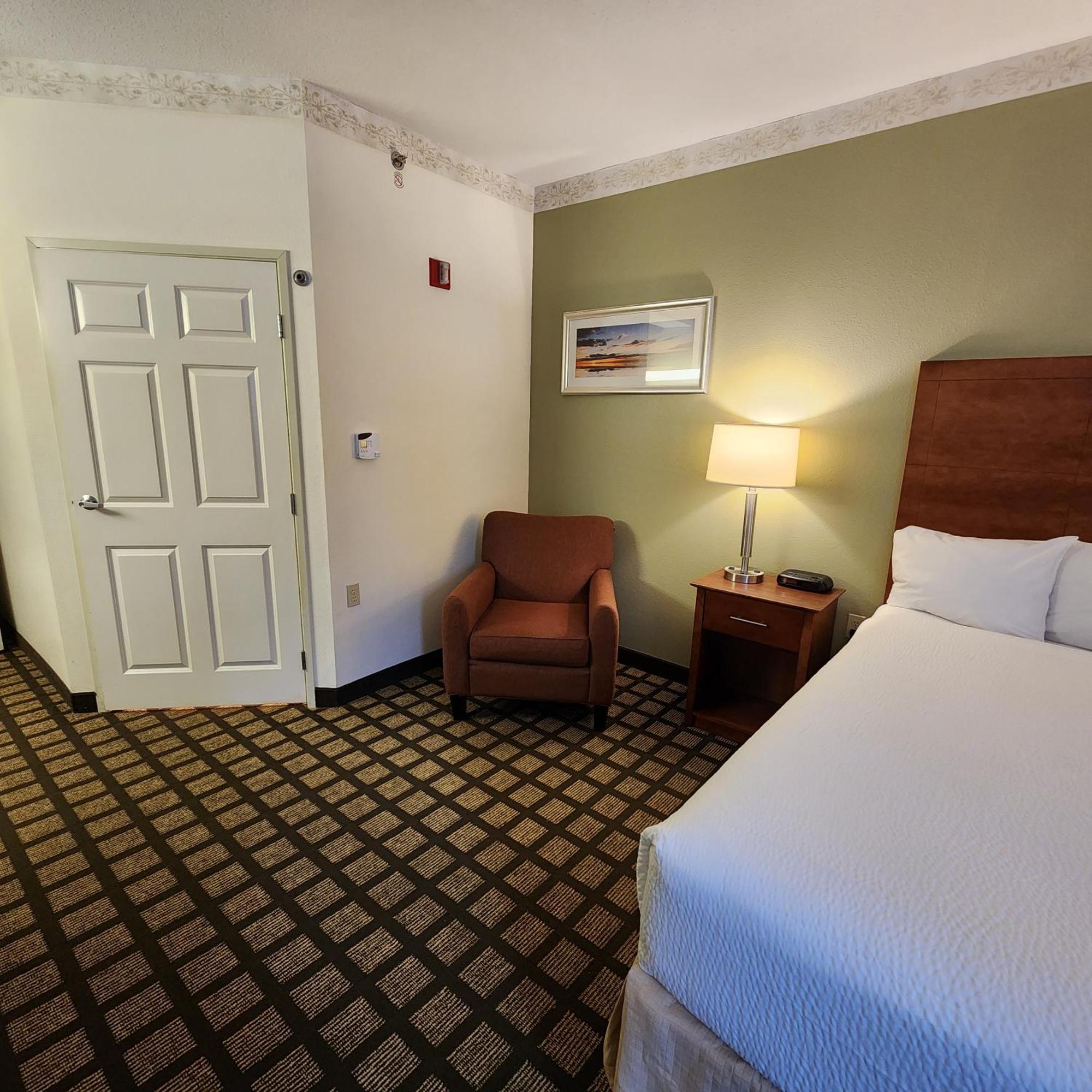 Queen Room Disability Access or Non-Smoking