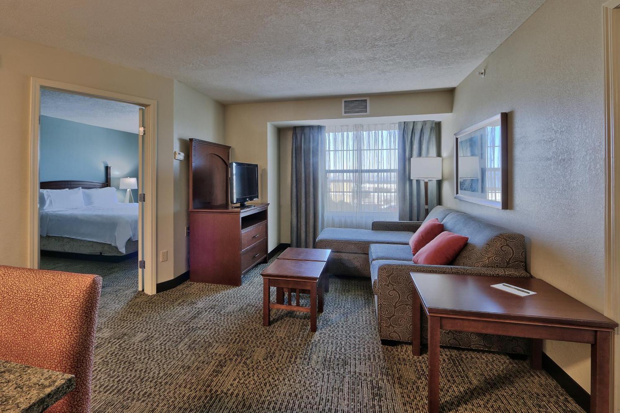 Two-Bedroom Suite One King Bed Two Queen Beds