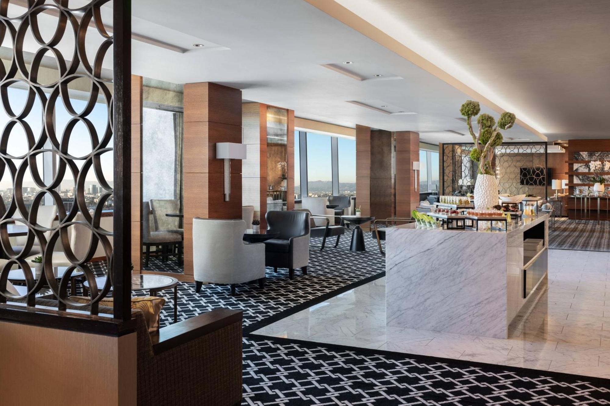 Junior Suite 2 Queen City View Club Lounge Access