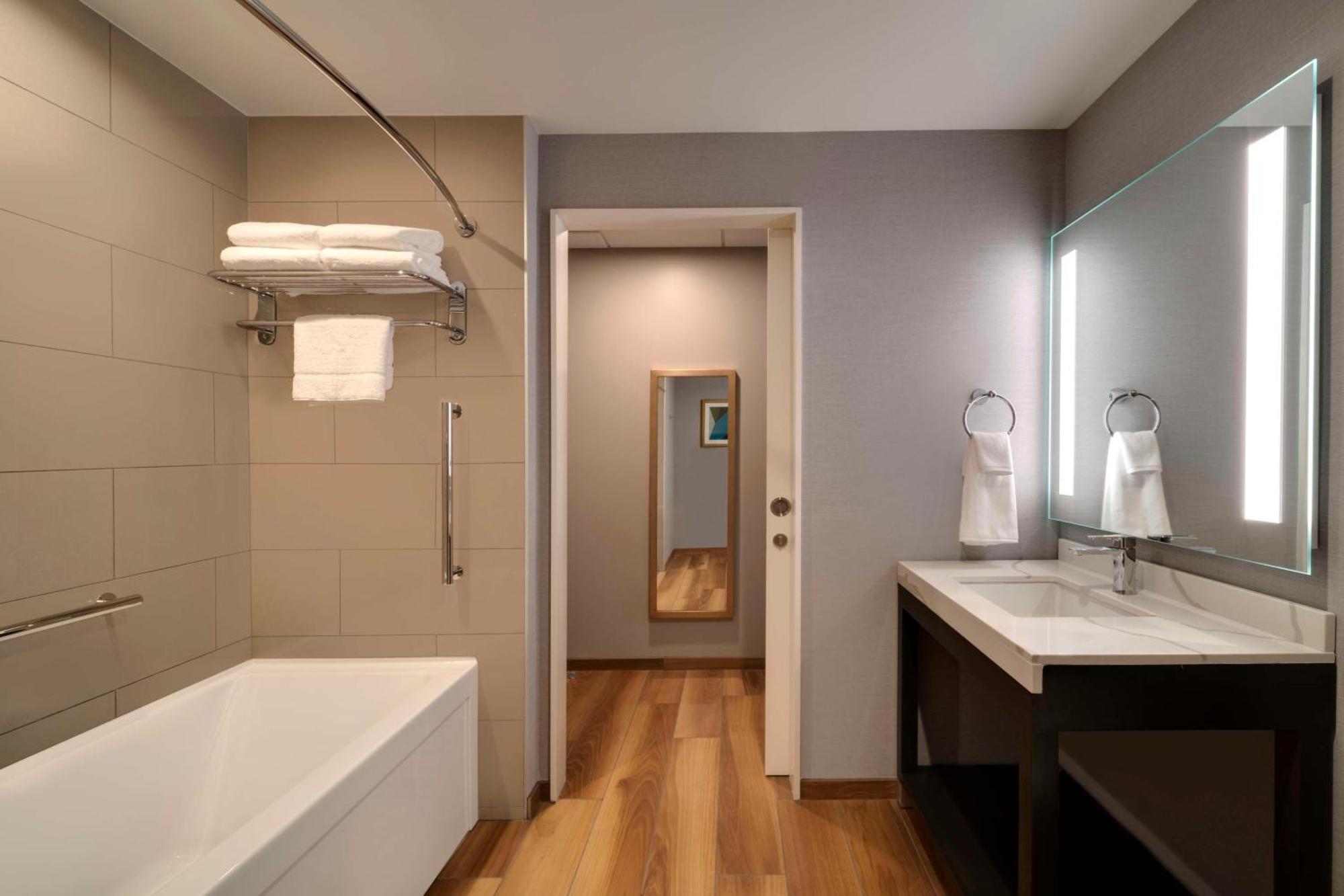 Accessible | Two Queen Beds or Tub