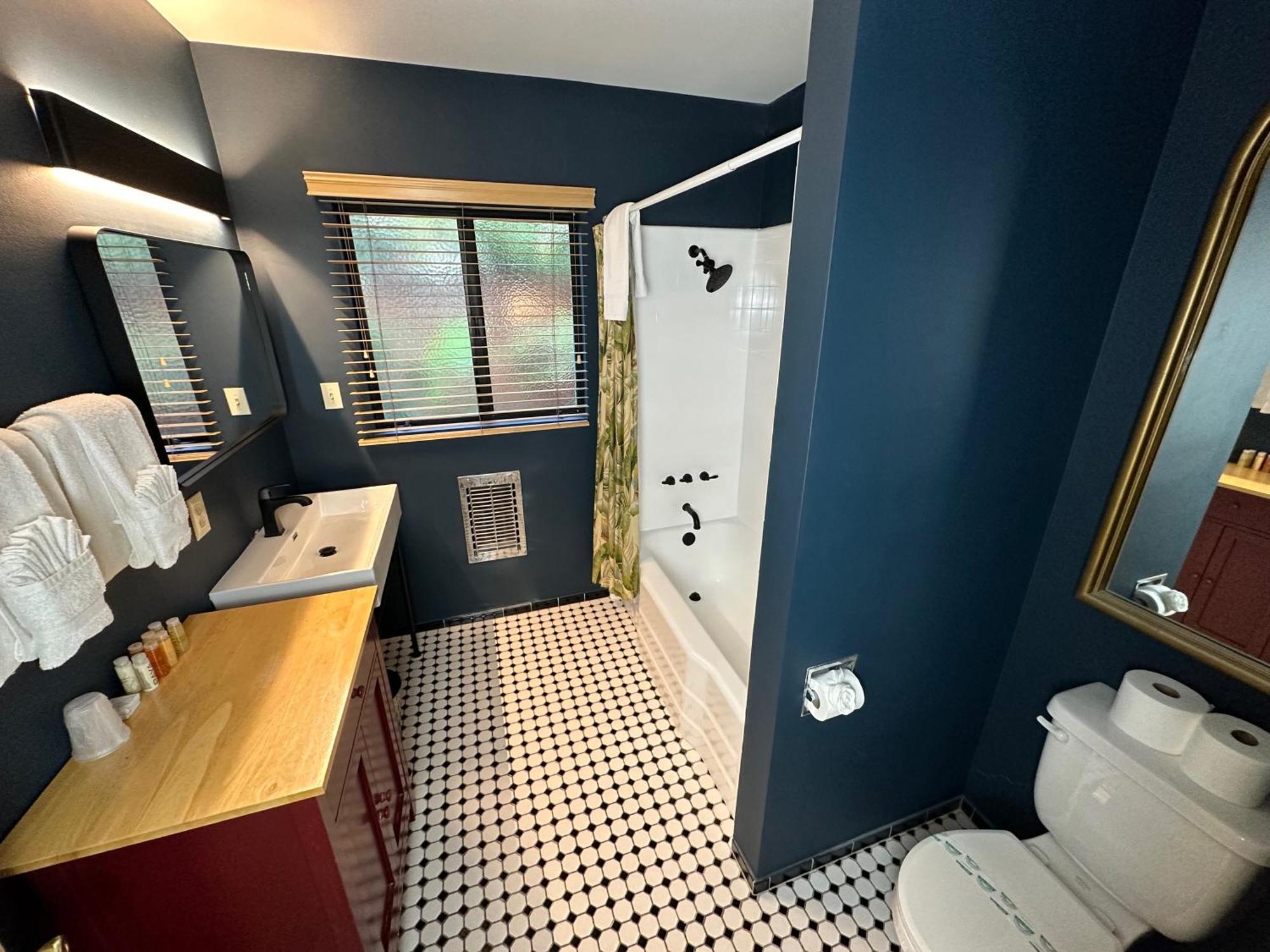 One-Bedroom Deluxe Suite Men Only