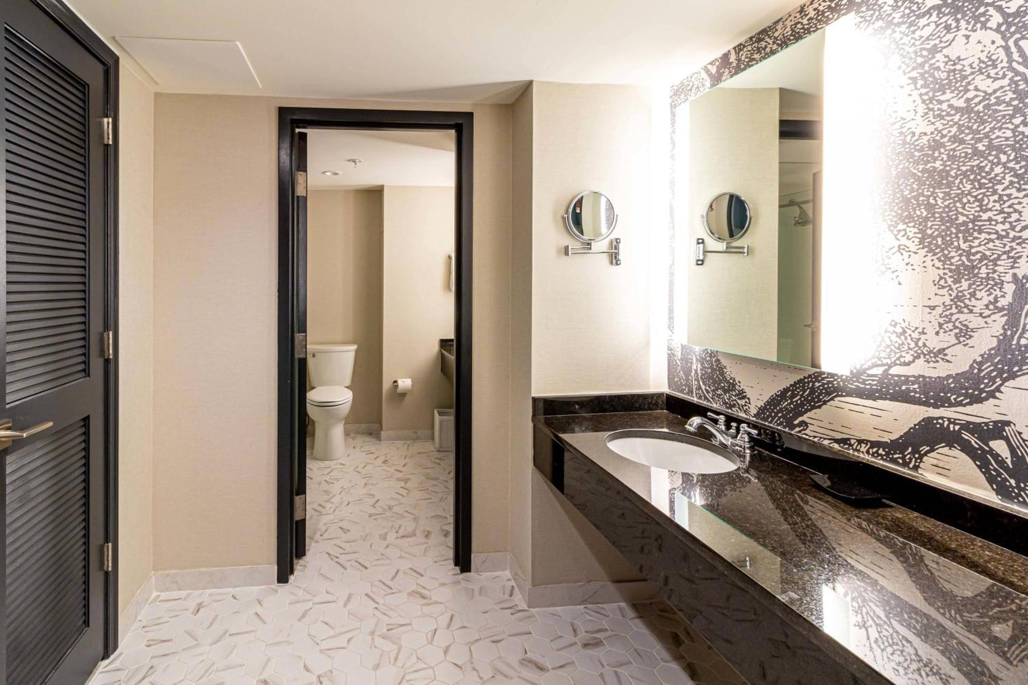 Premium King Room