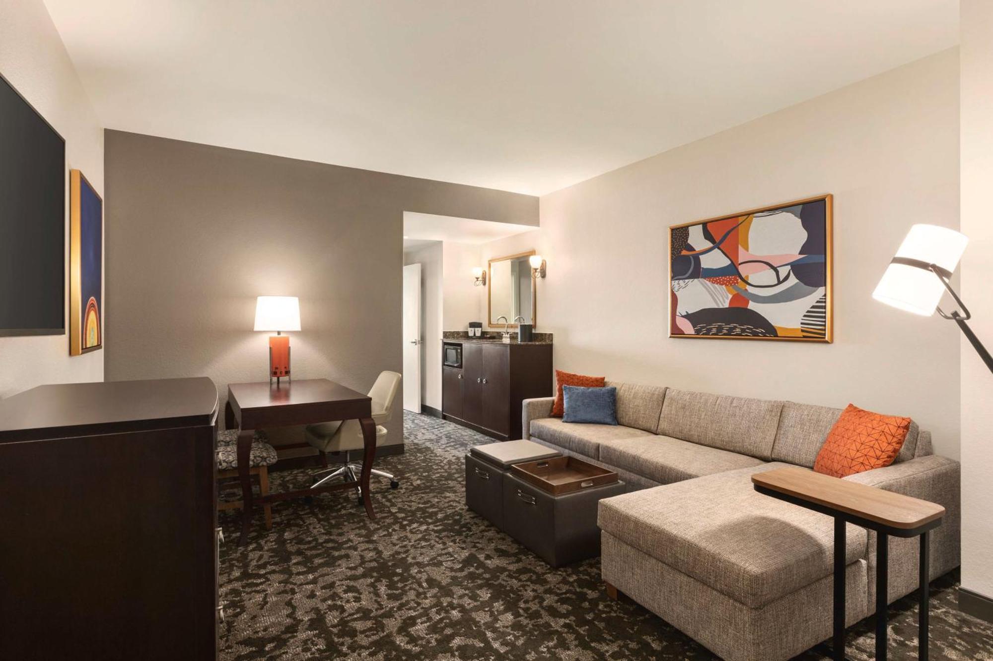 Suite Two Queen Beds Non-Smoking
