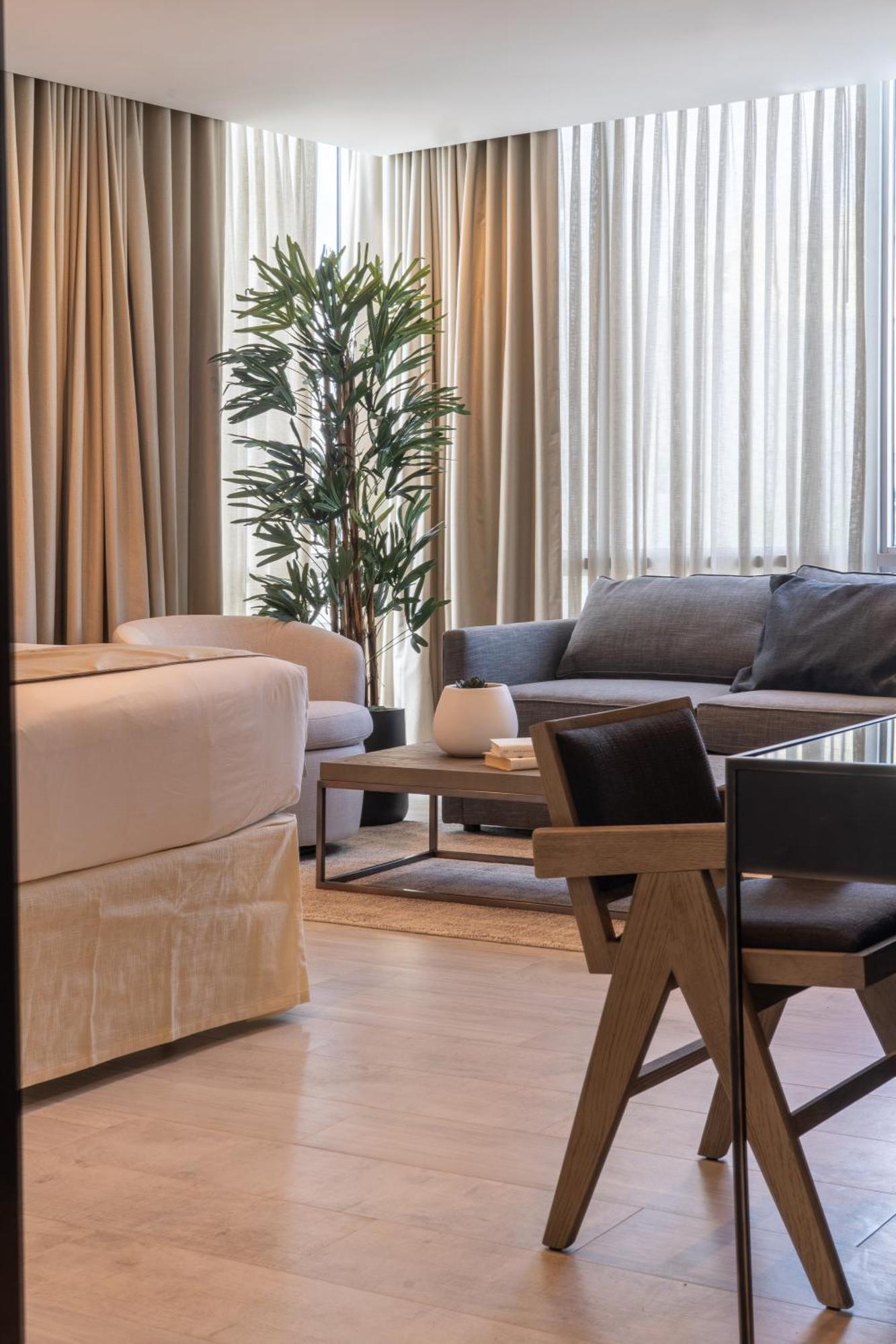 Deluxe King Suite