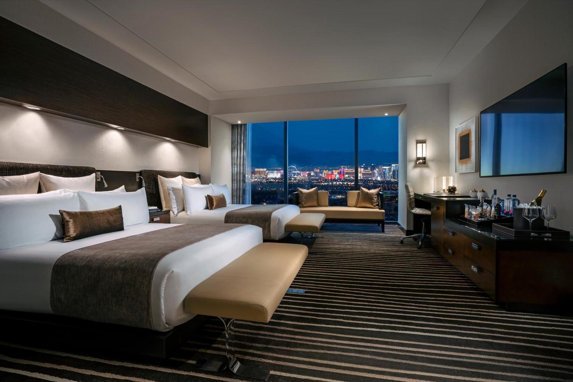 Luxury Room City View Two Queen
