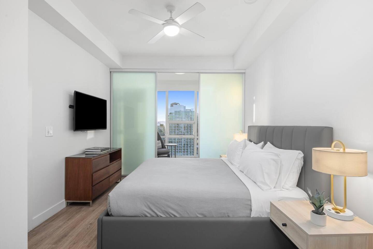 One bedroom Suite Office