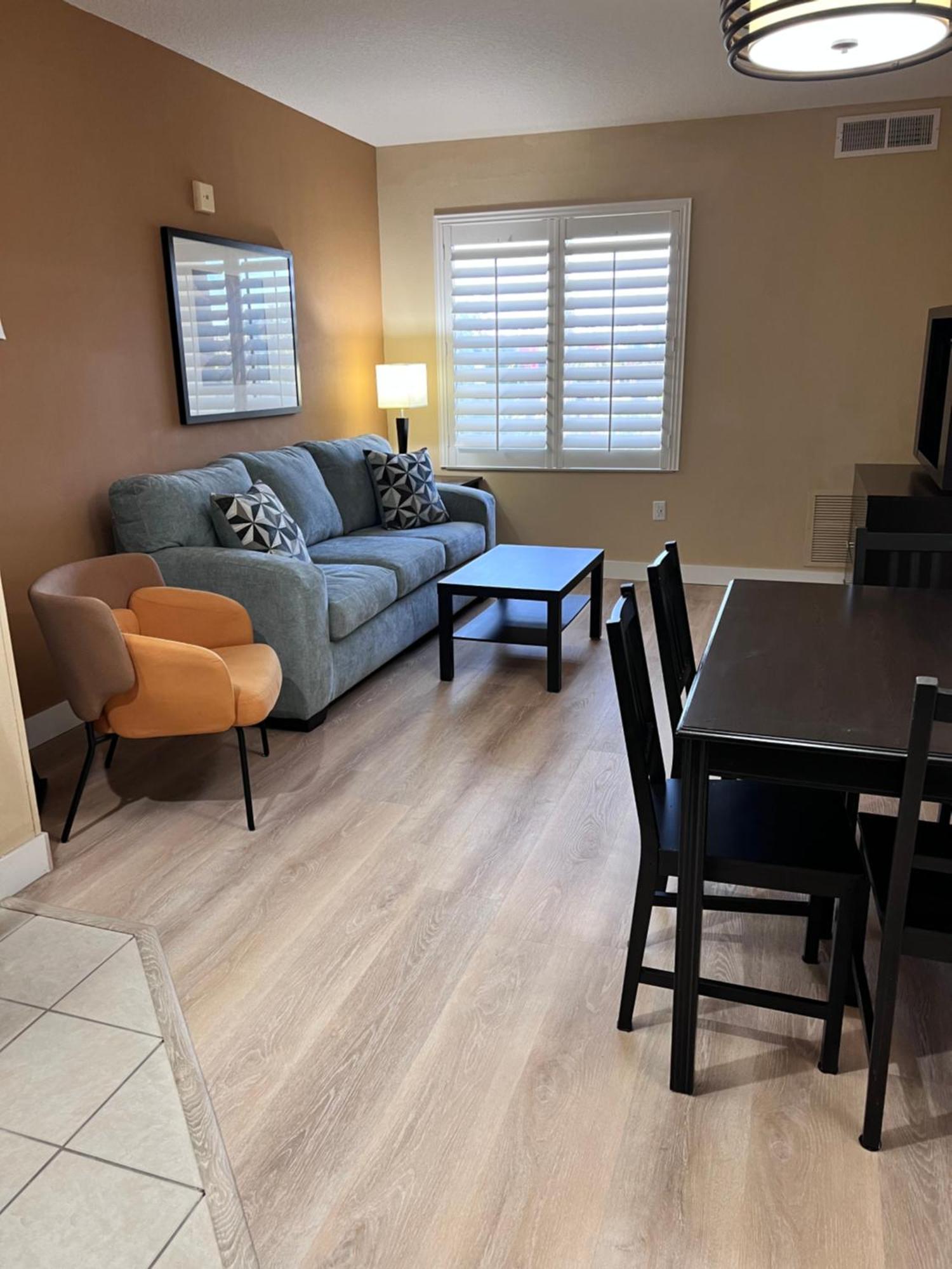 Deluxe Queen Suite