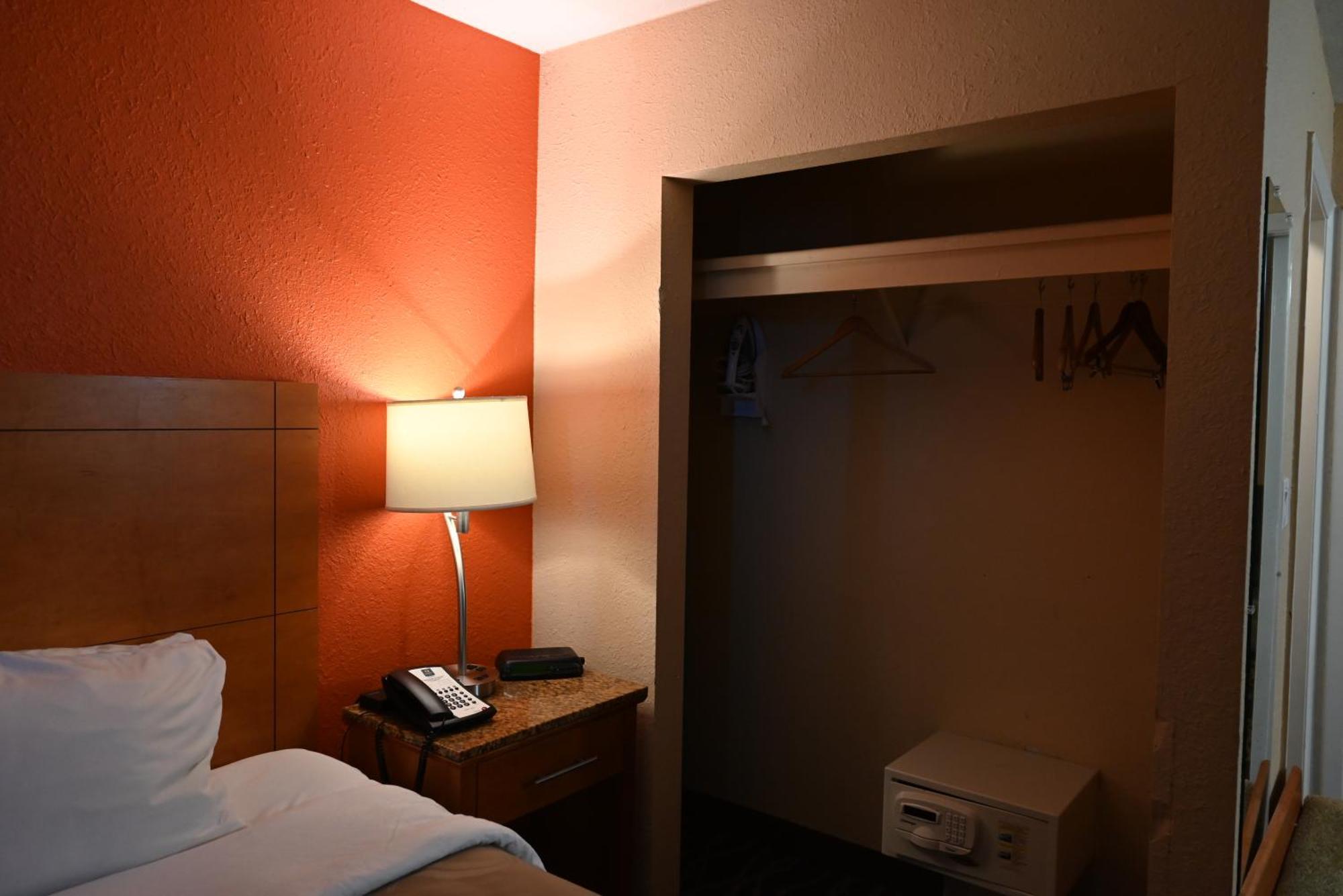 Two-Bedroom Suite Two King Beds