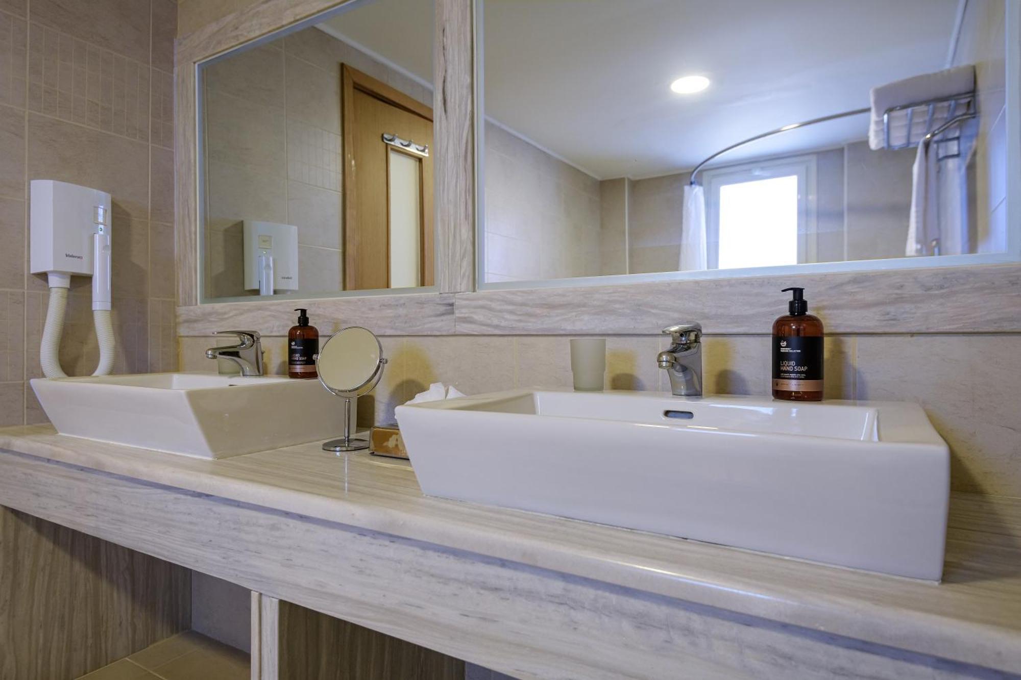 Apartament dwupoziomowy z prywatnym basenem
