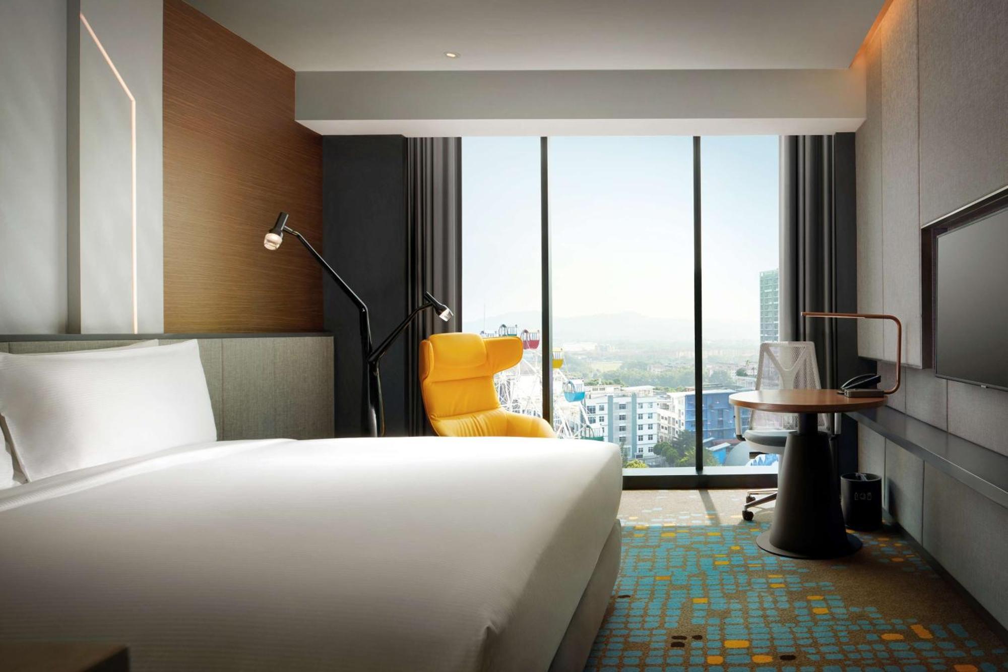 Deluxe King Room Park View