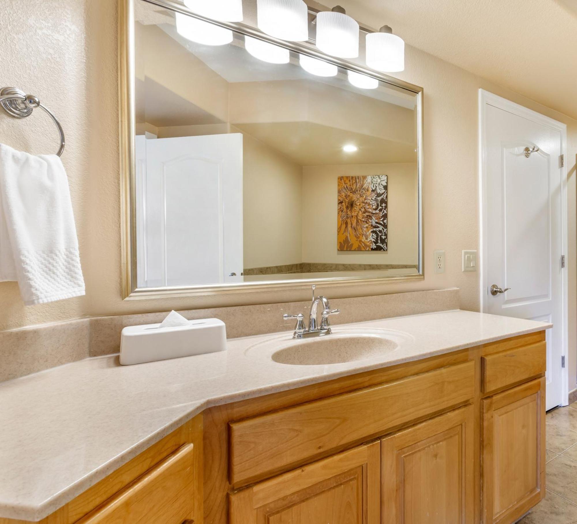 1 BEDROOM 1 KING SUITE ACCESSIBLE TUB