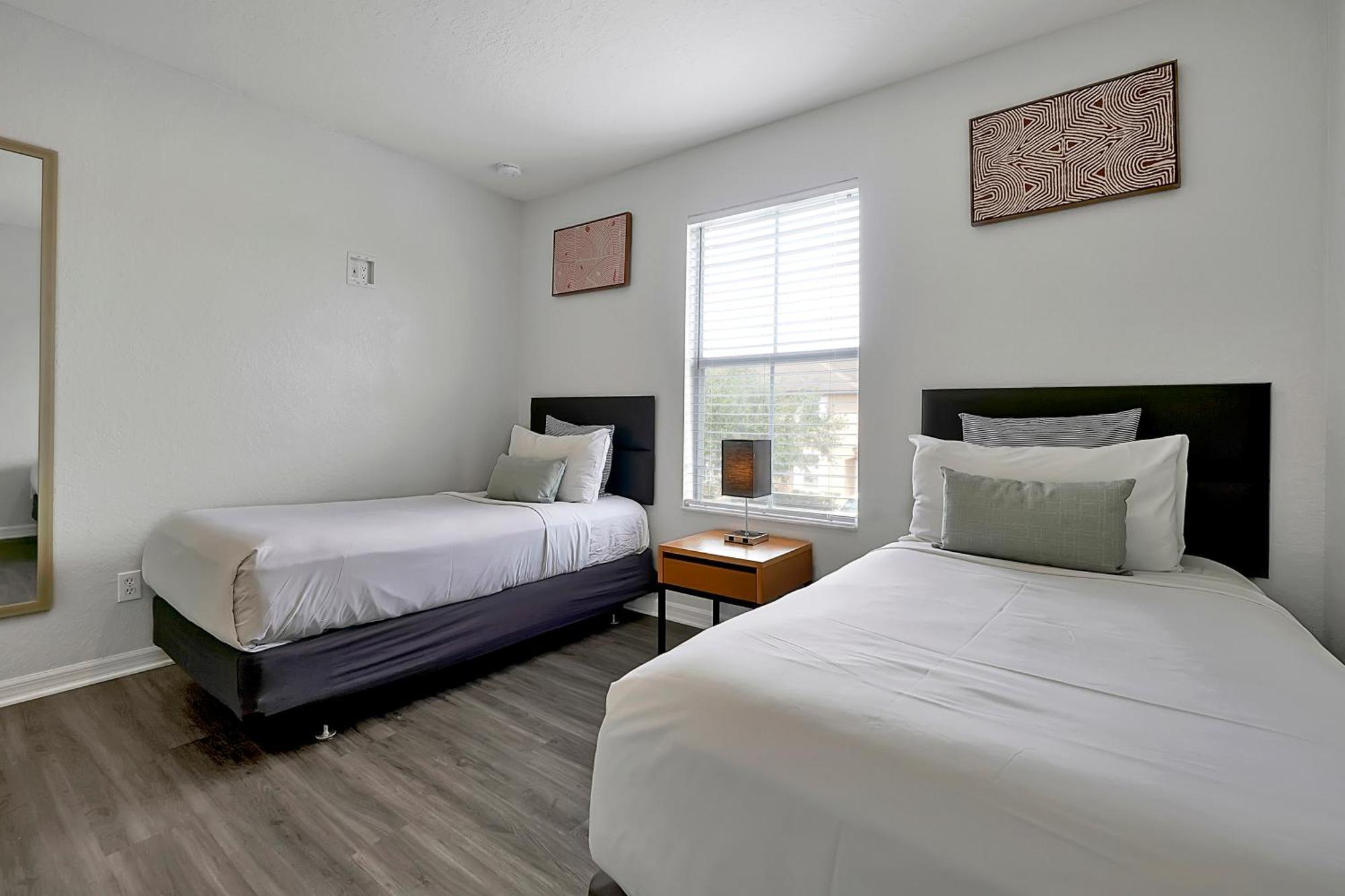 Four-Bedroom Townhouse Private Hot Tub 1329 Sq Ft