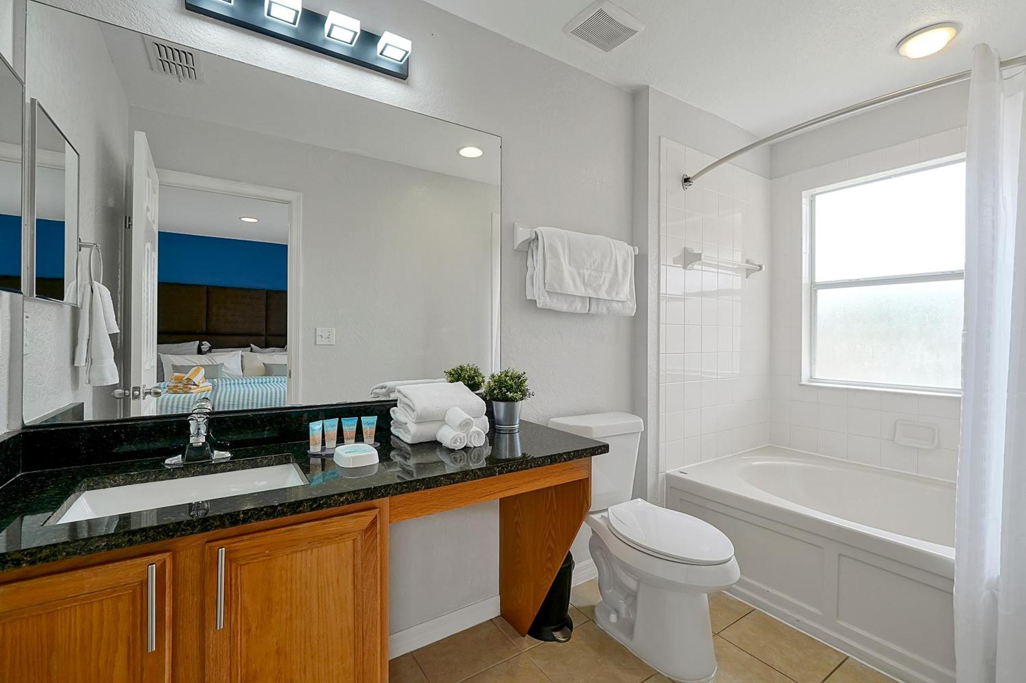 Four-Bedroom Townhouse Private Hot Tub 1329 Sq Ft