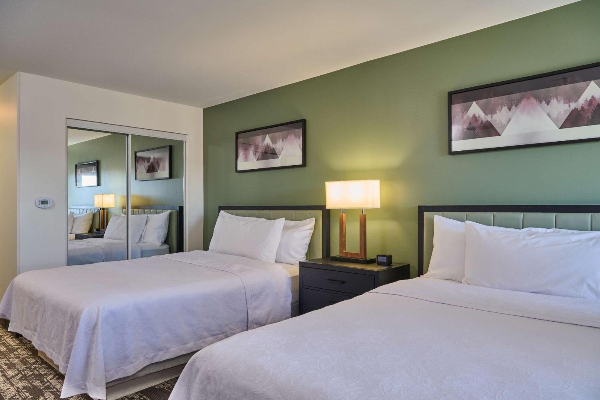 One-Bedroom Queen Suite Two Queen Beds Non-Smoking