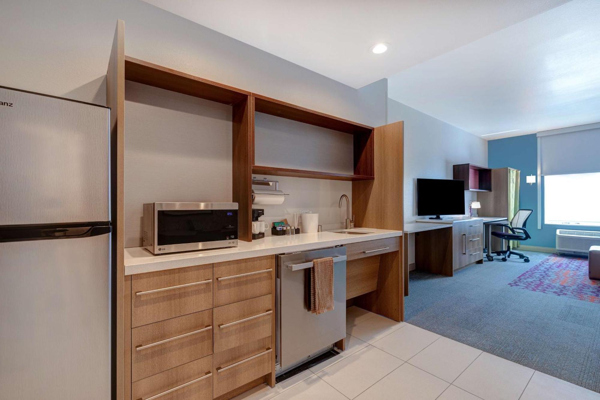 King Suite Mobility Hearing Access or Non-Smoking