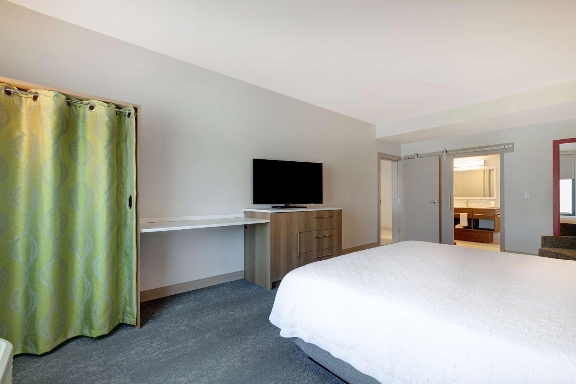 One-Bedroom King Suite Non-Smoking