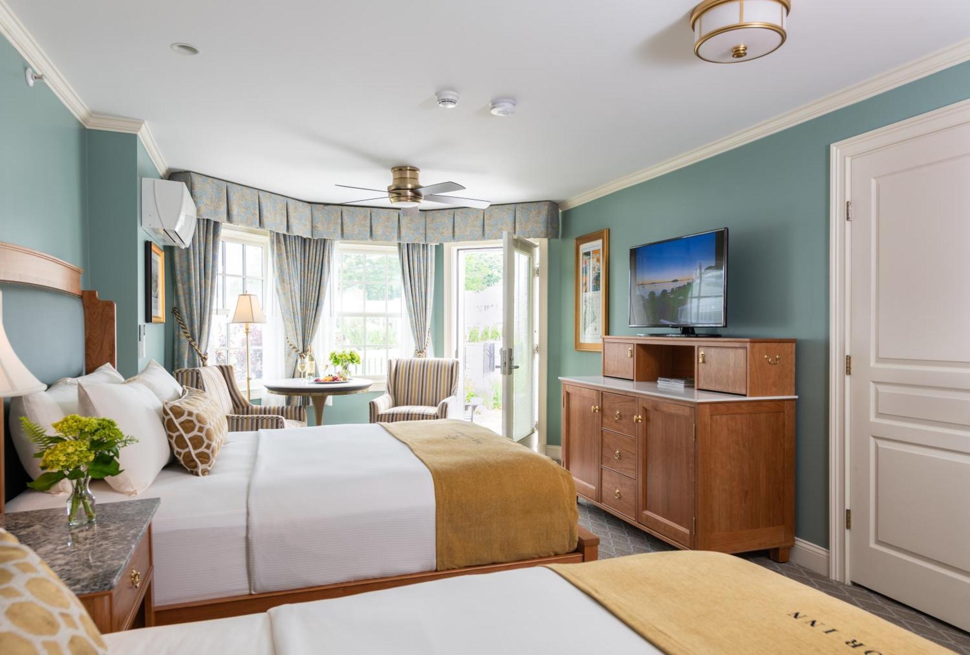 Queen Room Two Queen Beds Garden View