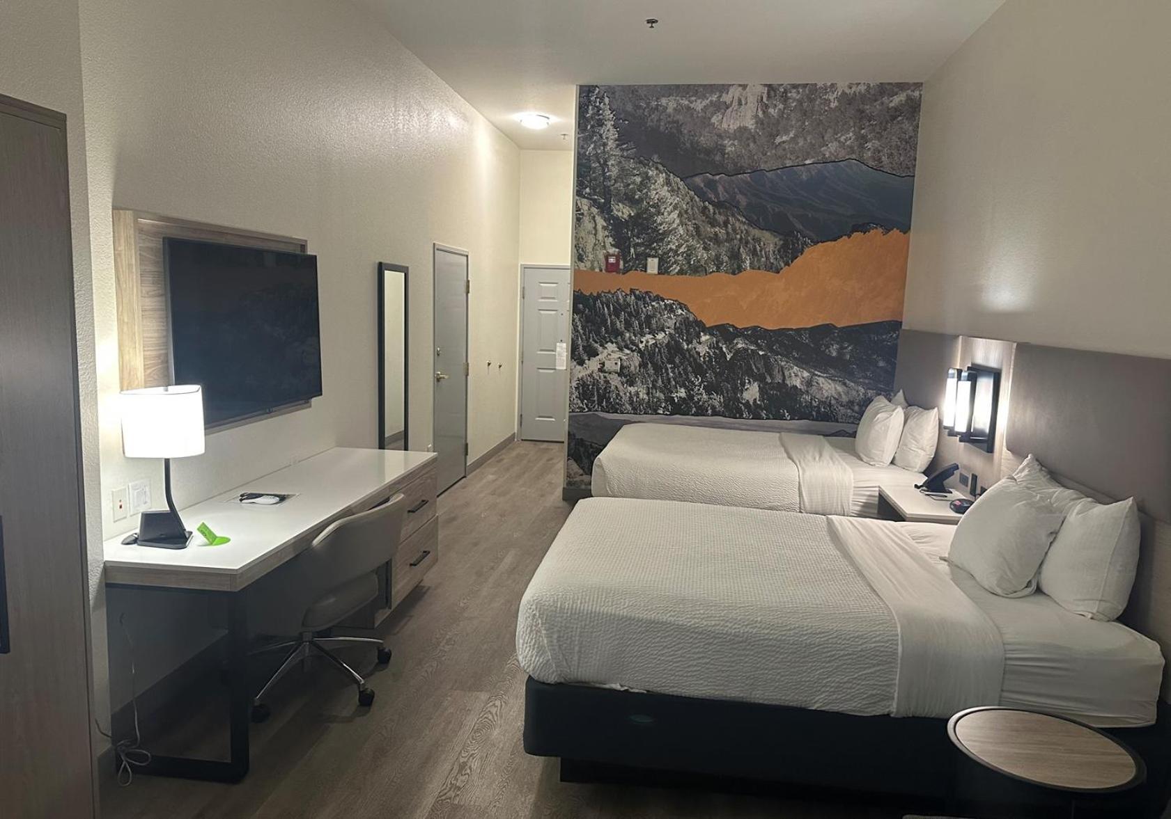 Queen Room Two Queen Beds Mobility Access or Non-Smoking