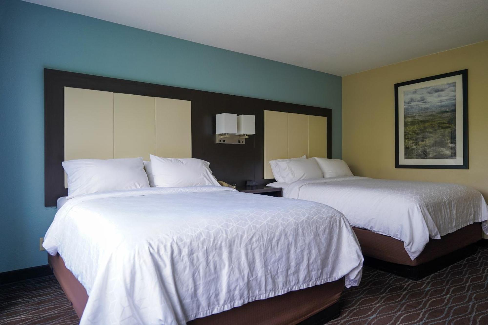 Standard Queen Room Two Queen Beds Pool View