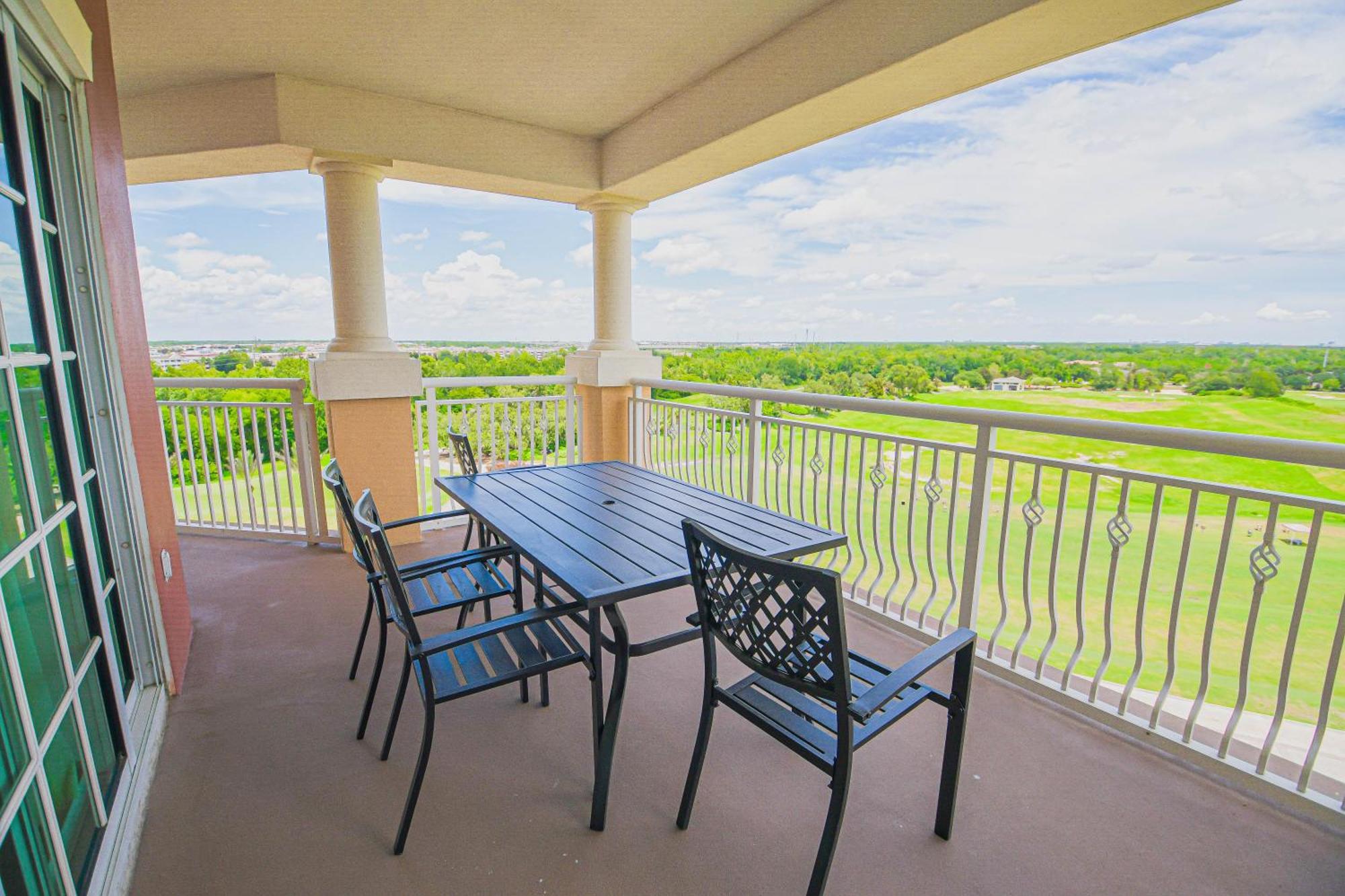 One-Bedroom Suite Main Tower or Water Park Access