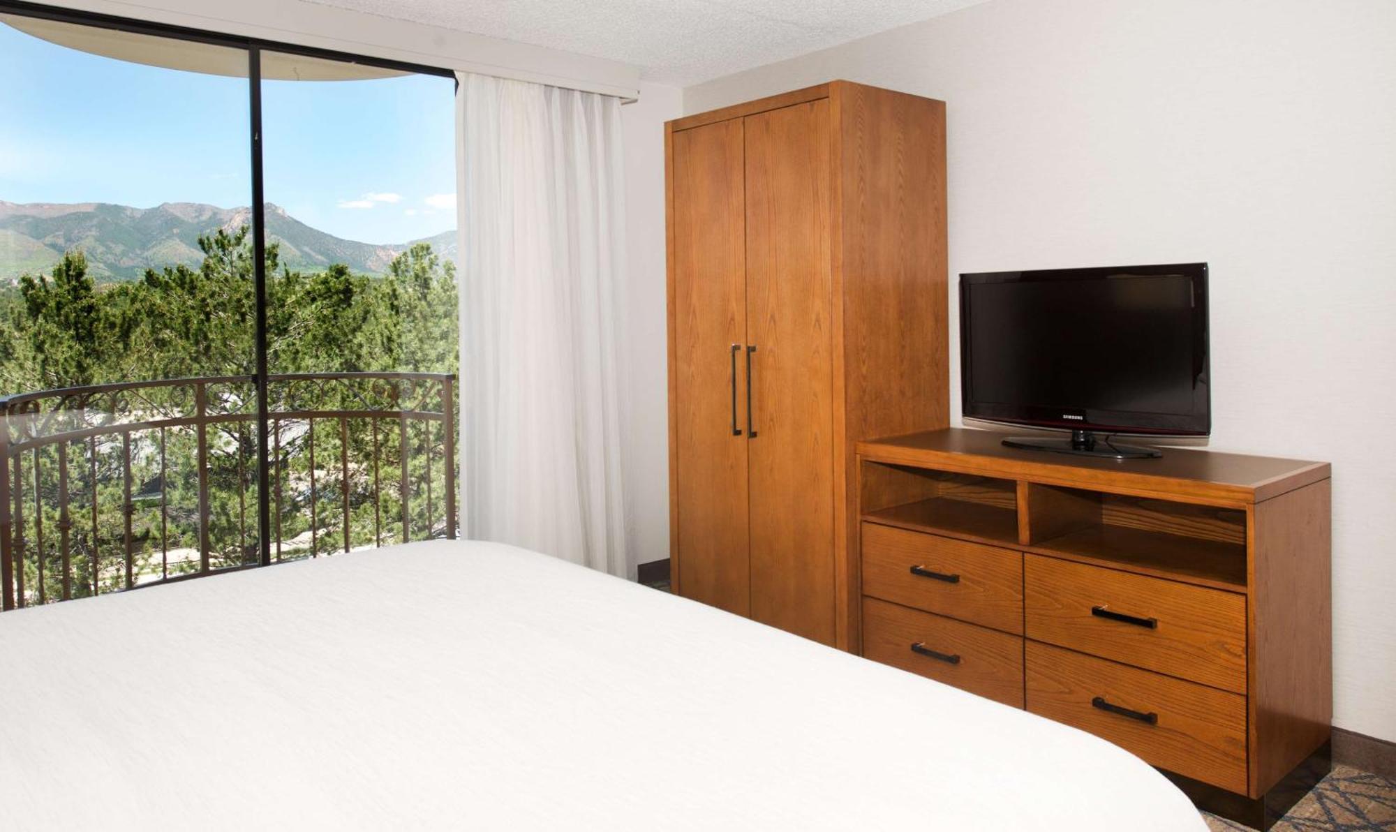 King Suite Mountain View Non-Smoking