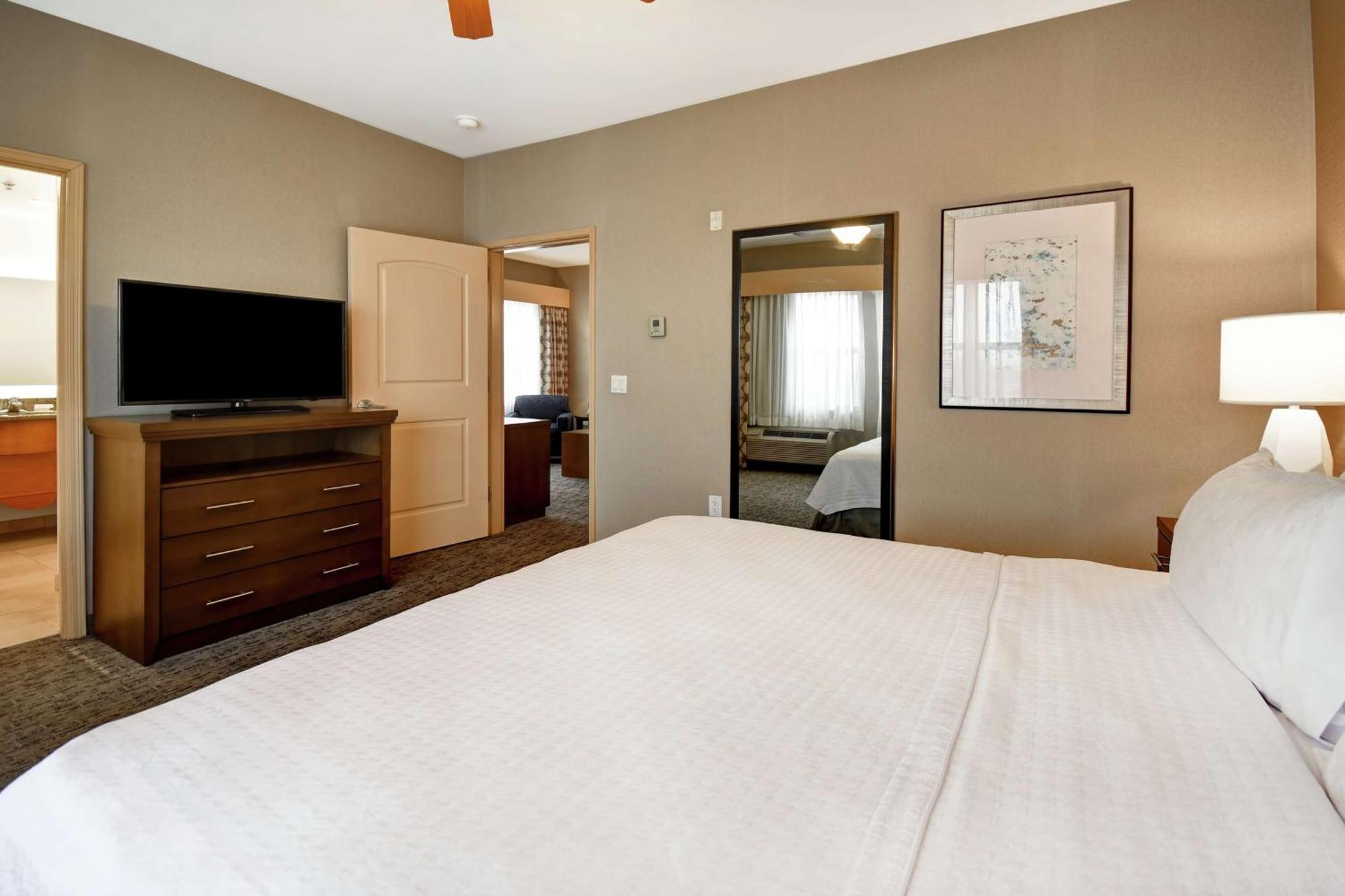 Two Bedroom Suite One King Two Queen Beds Non-Smoking
