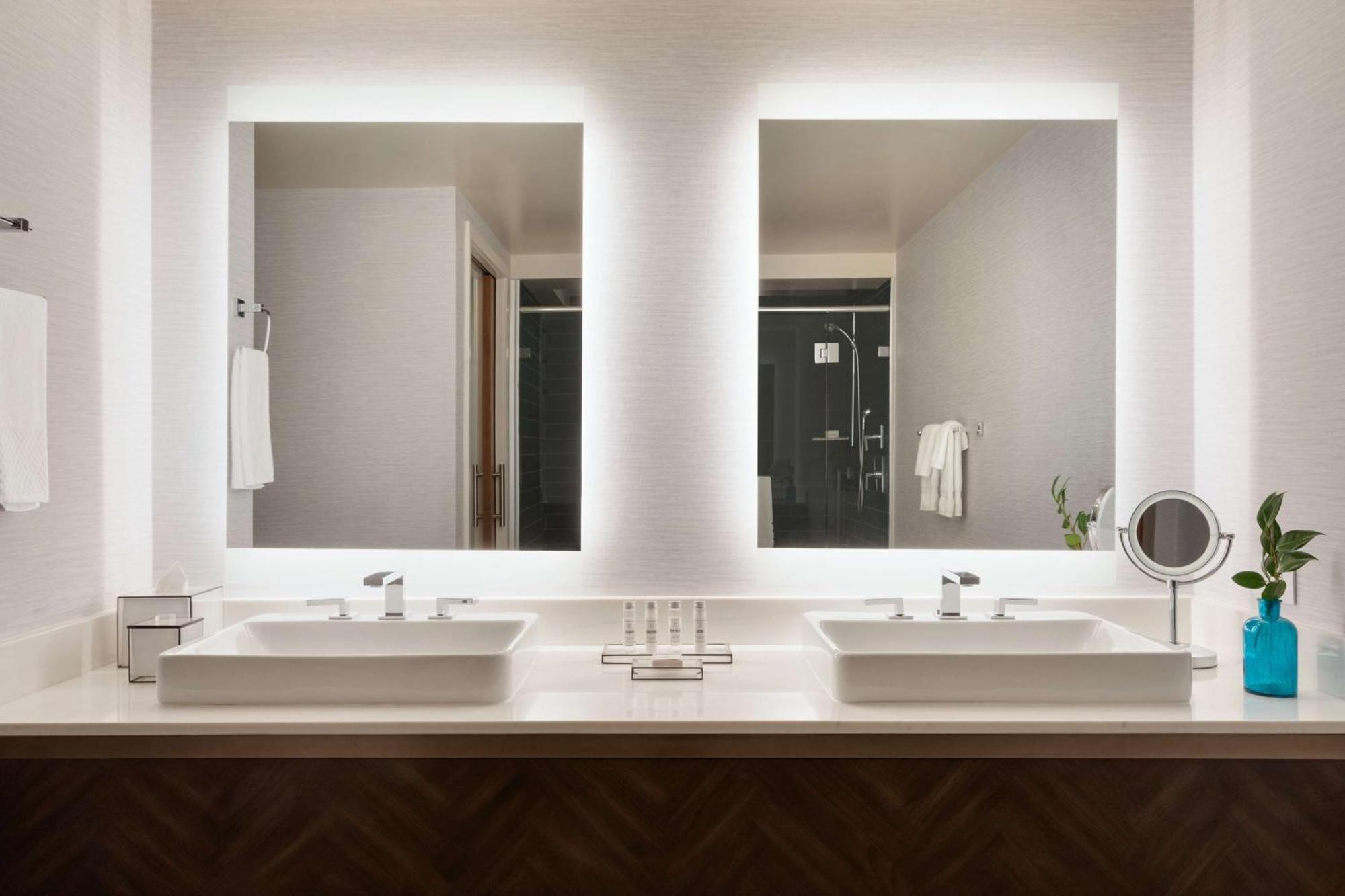 Junior King Suite City View