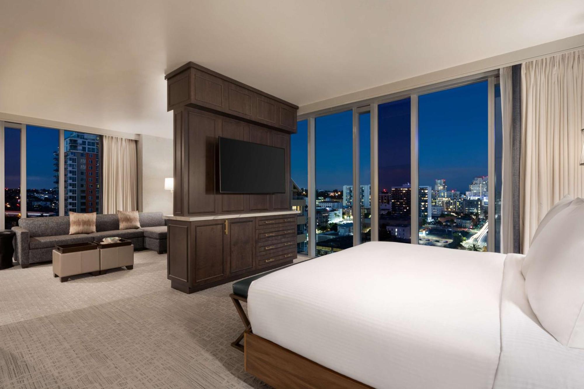 Junior King Suite City View