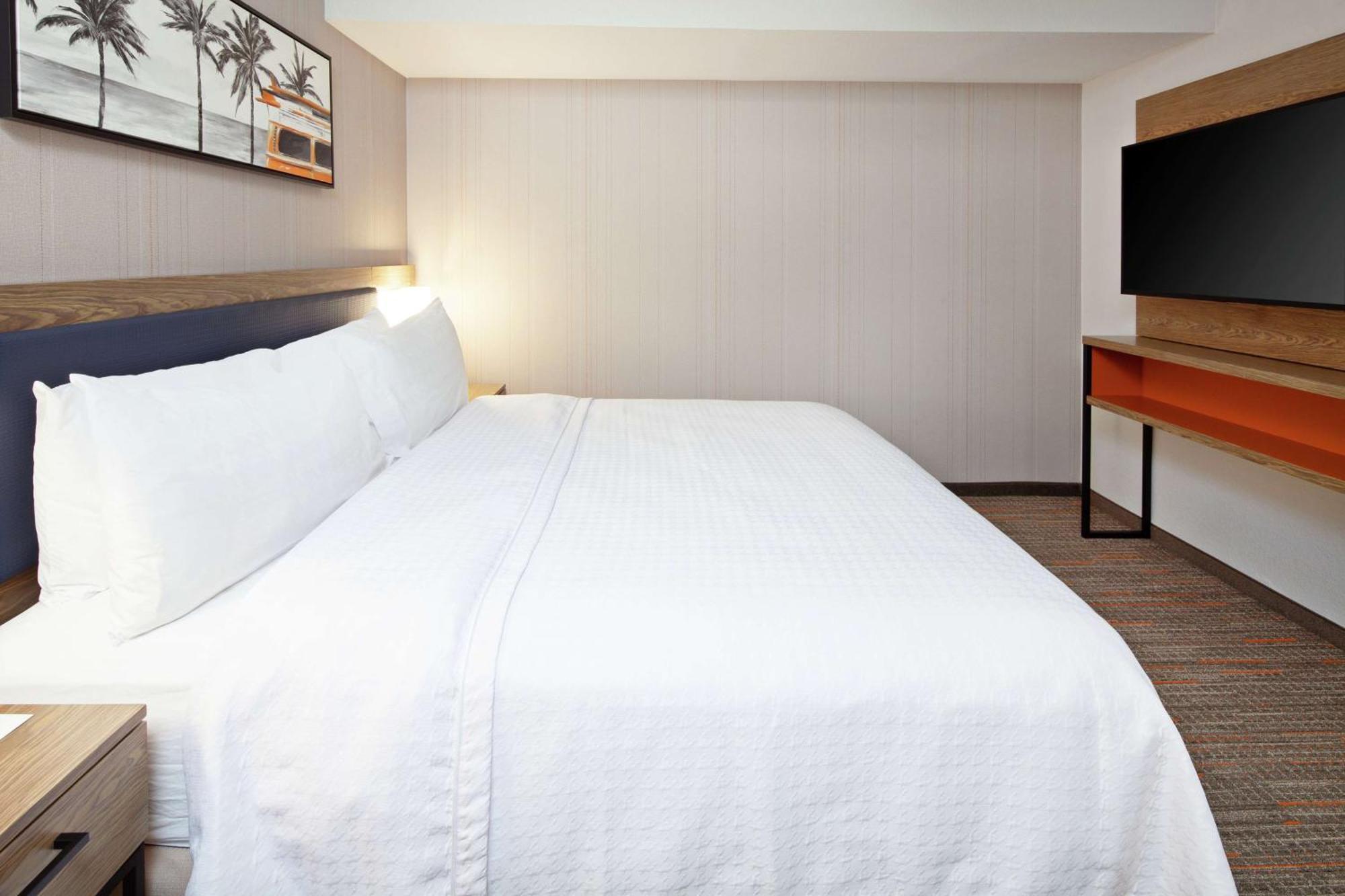One-Bedroom King Suite Non-Smoking