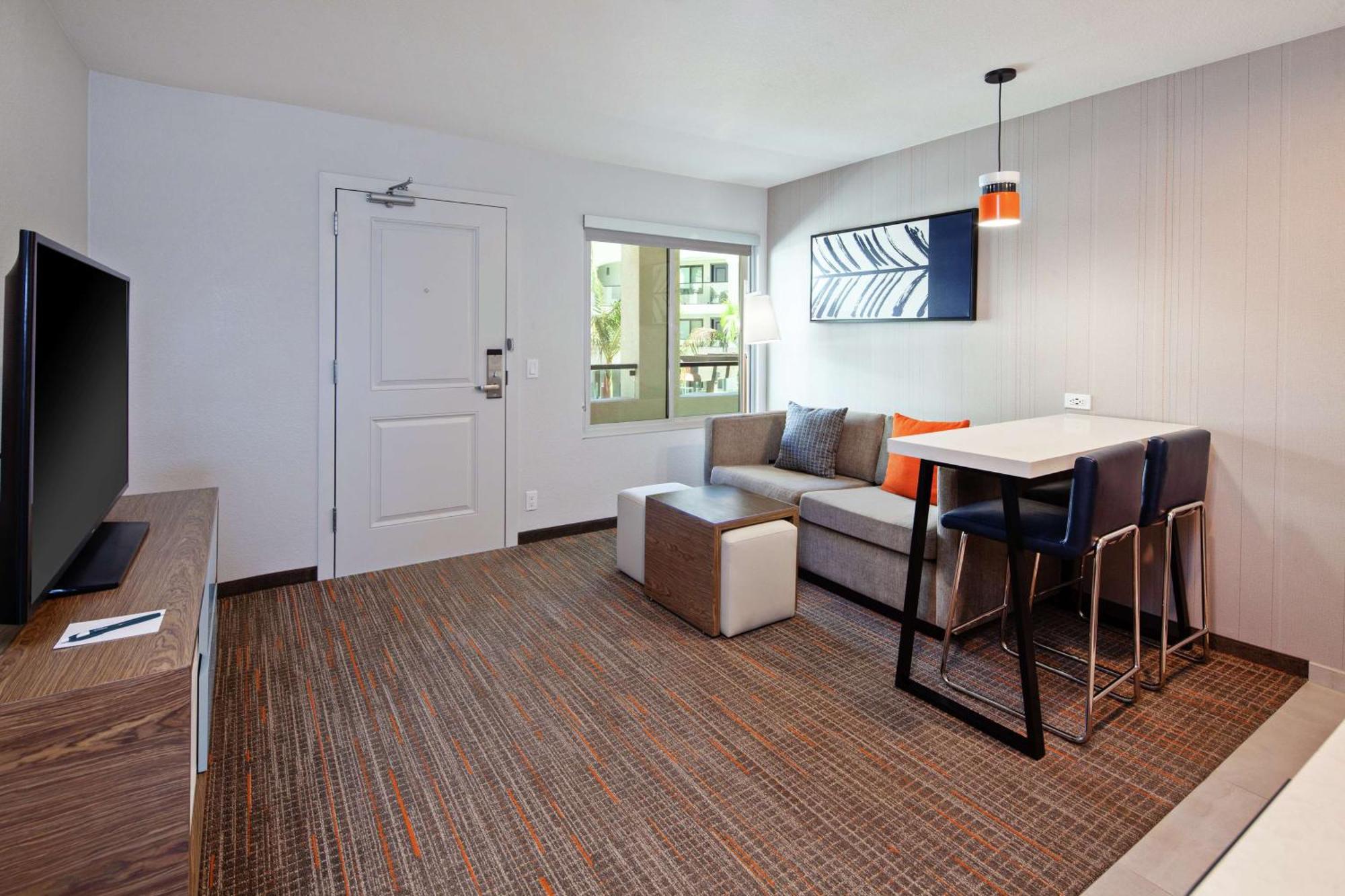 One-Bedroom Suite Two Double Beds Non-Smoking