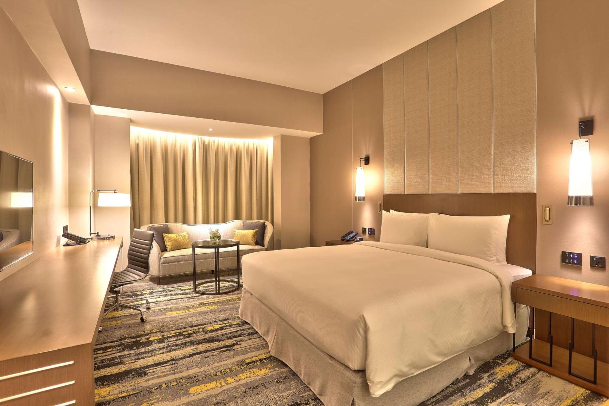 Deluxe King Room