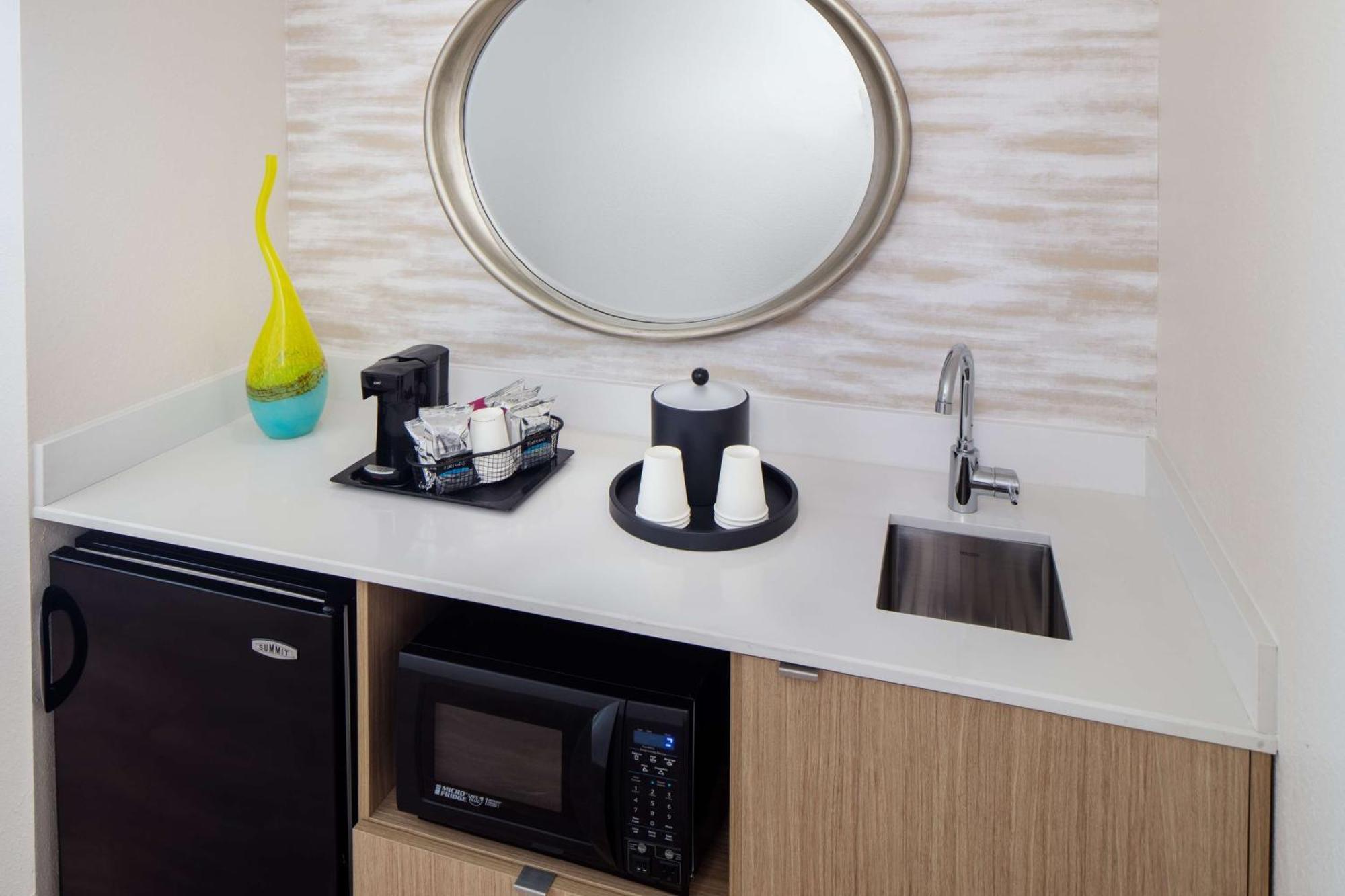 King Studio Suite Whirlpool Non-Smoking