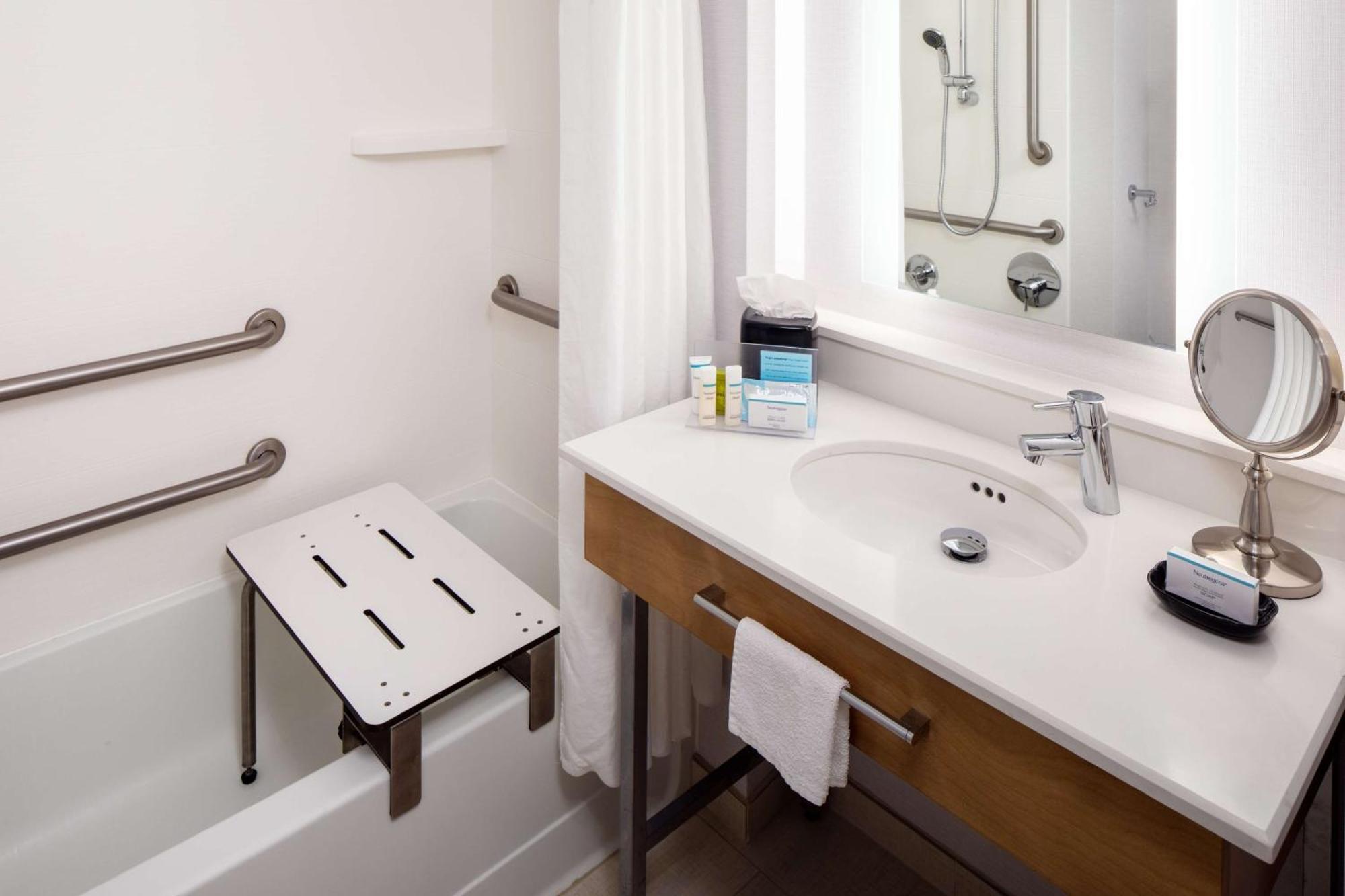 Queen Room Two Queen Beds Mobility Access or Non-Smoking