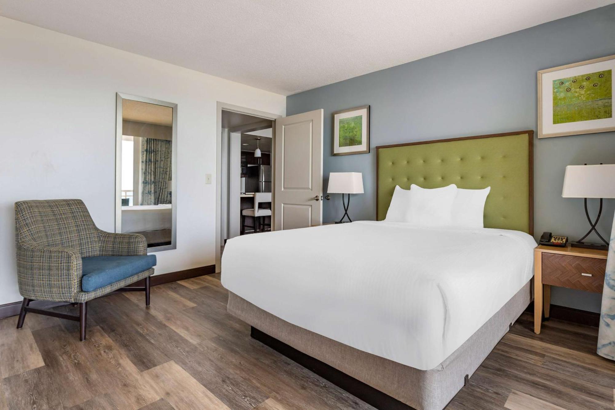 One-Bedroom King Room Ocean View Hearing Access