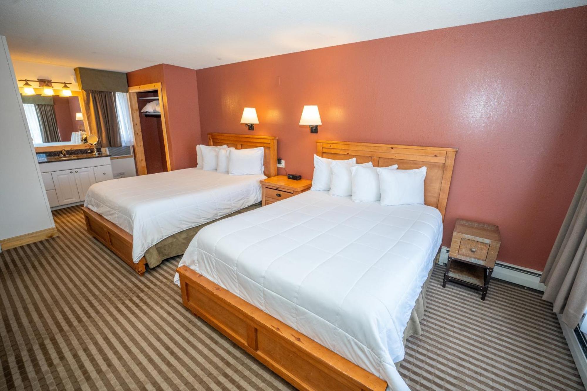 Queen Room Two Queen Beds Kitchen Non-Pet Friendly