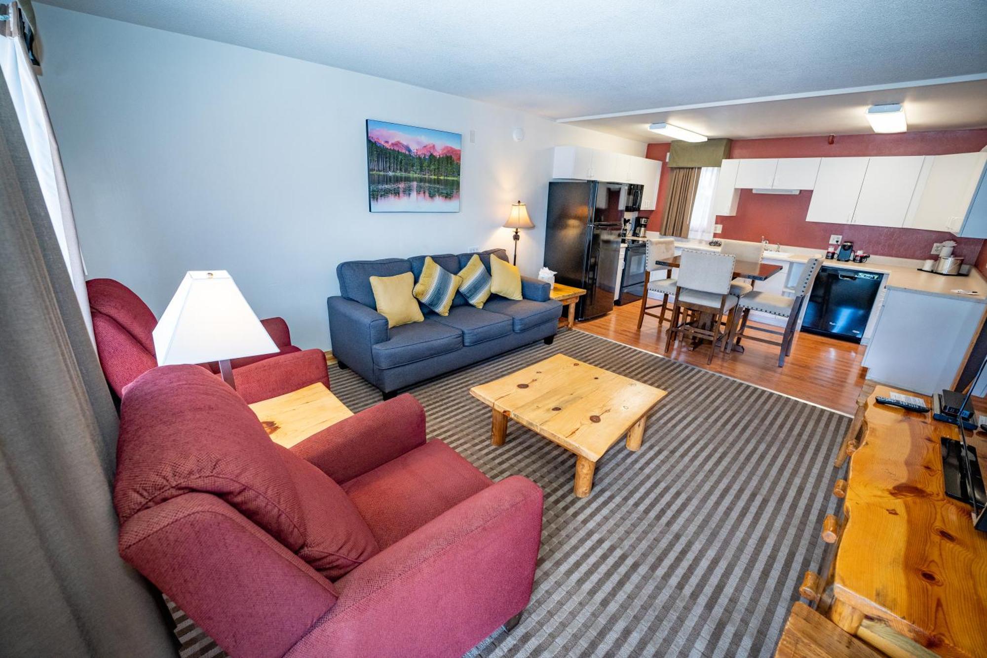 Queen Room Two Queen Beds Kitchen Non-Pet Friendly