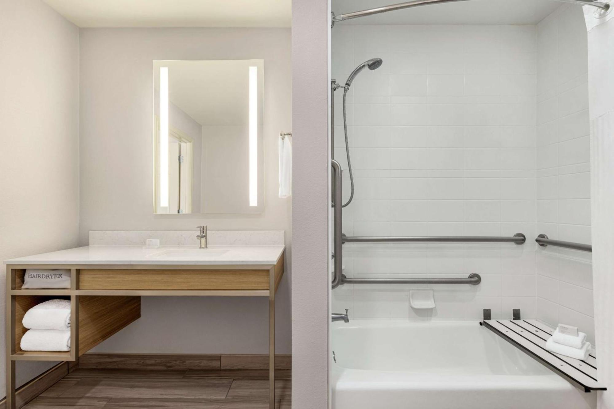 Queen Suite Two Queen Beds Bath Tub Disability Access or Non-Smoking