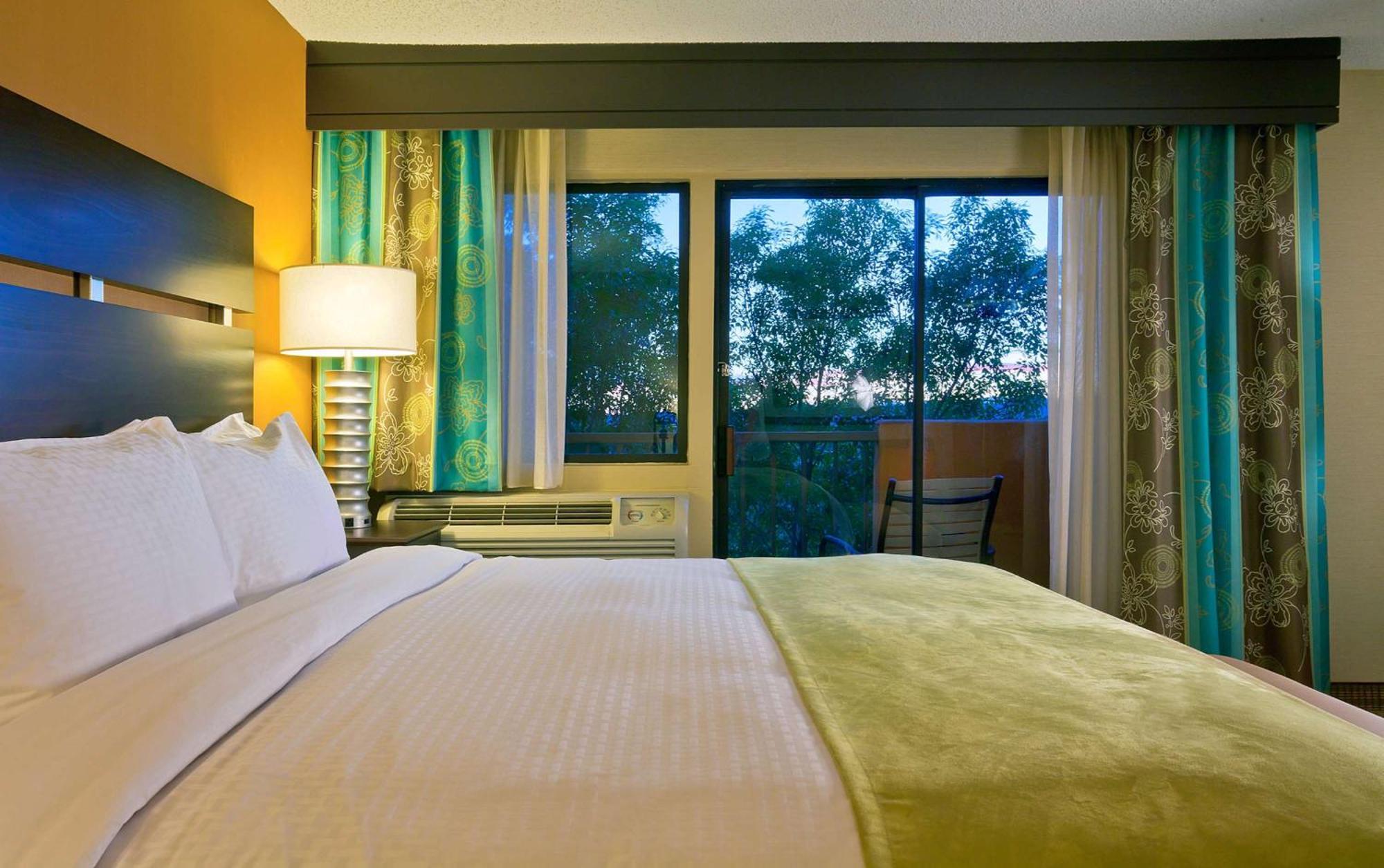 King Suite Non-Smoking