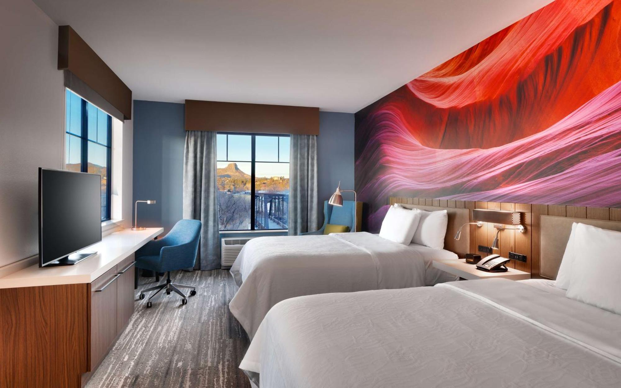 Queen Corner Room Two Queen Beds City View