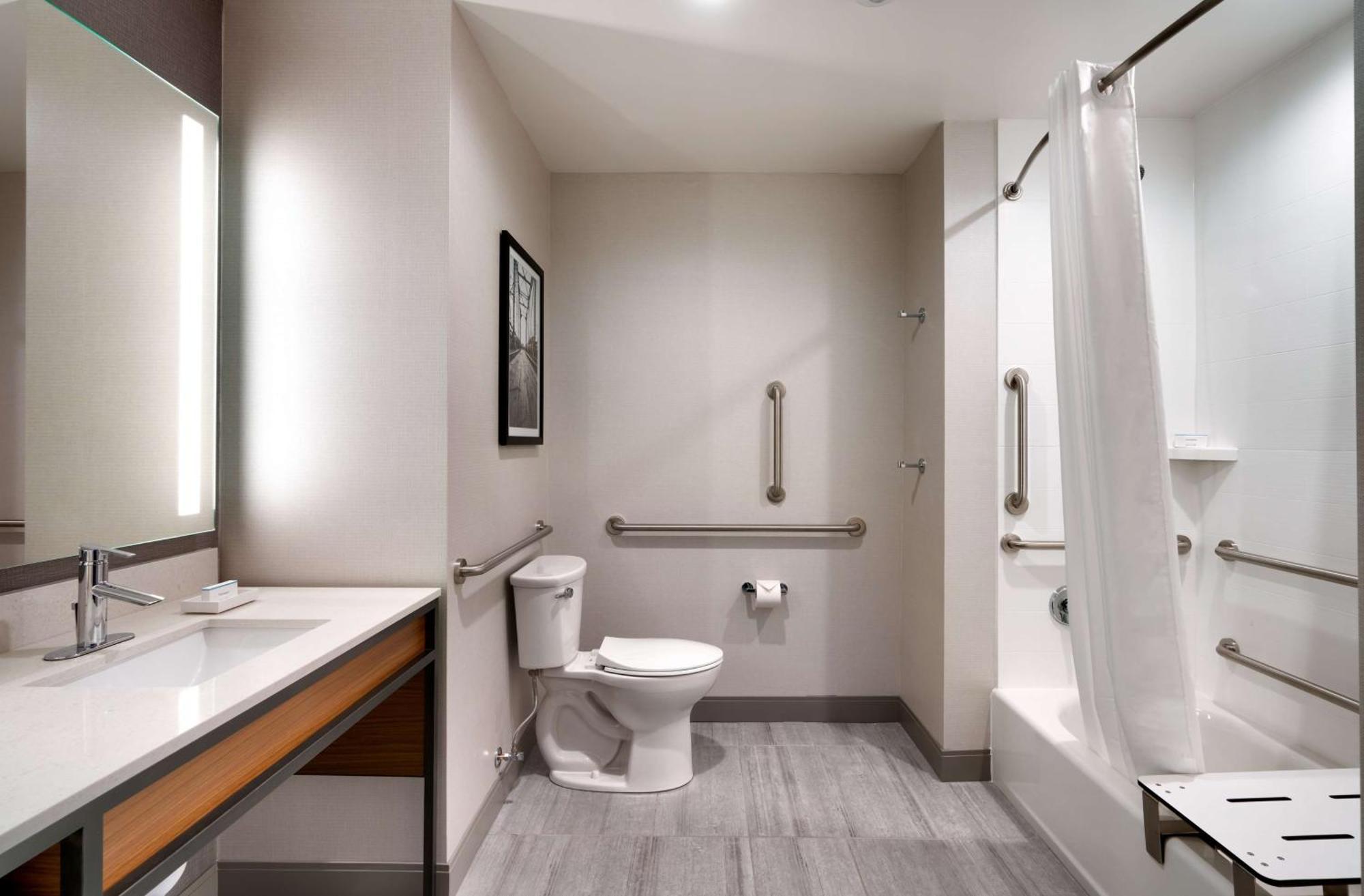 King Room Tub Mobility Hearing Access