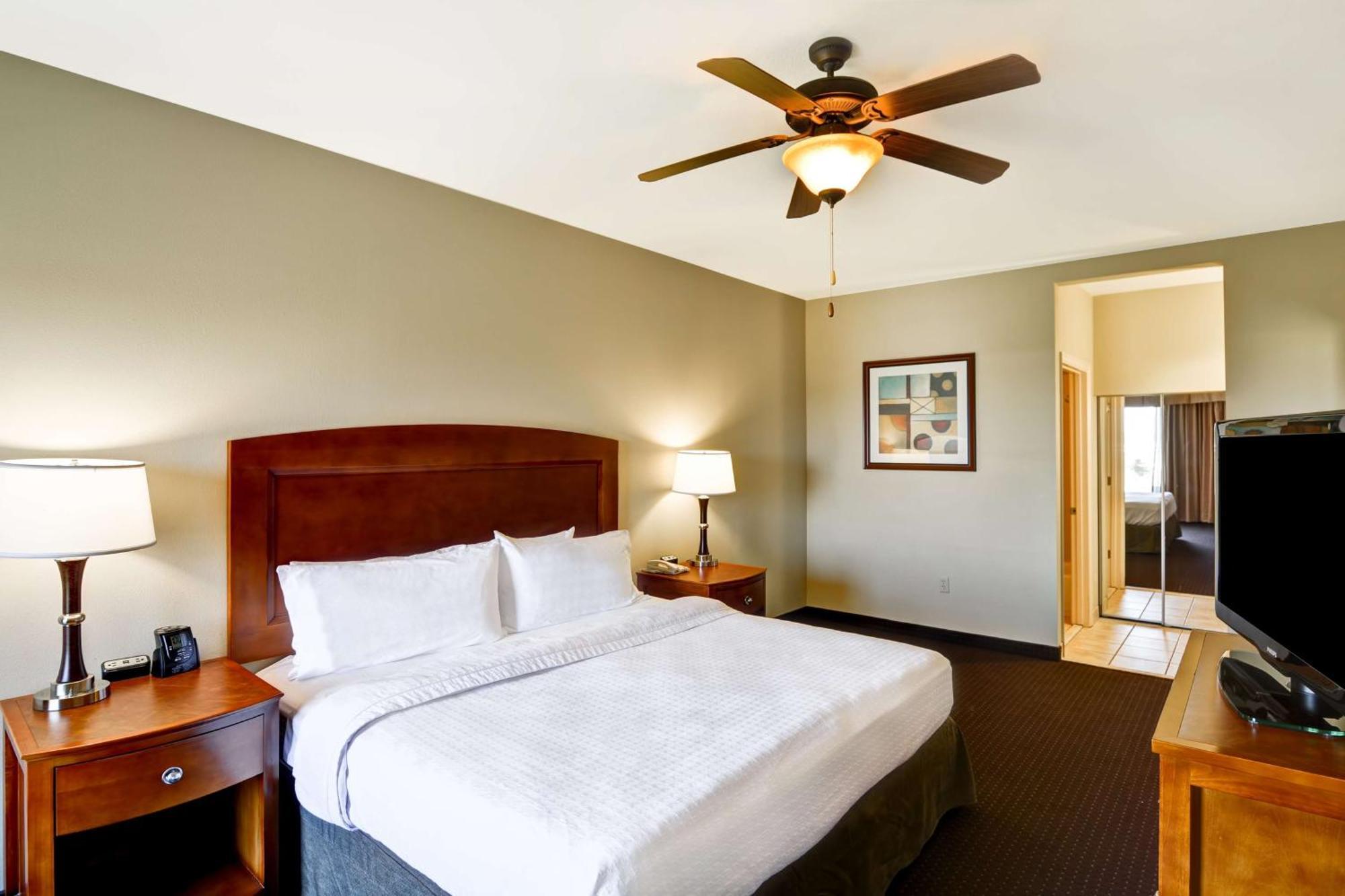 Two Bedroom Suite One King Two Queen Beds Non-Smoking