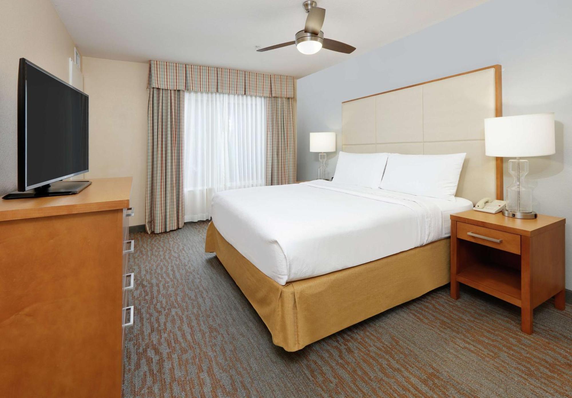 Two Bedroom Suite One King Two Queen Beds Non-Smoking