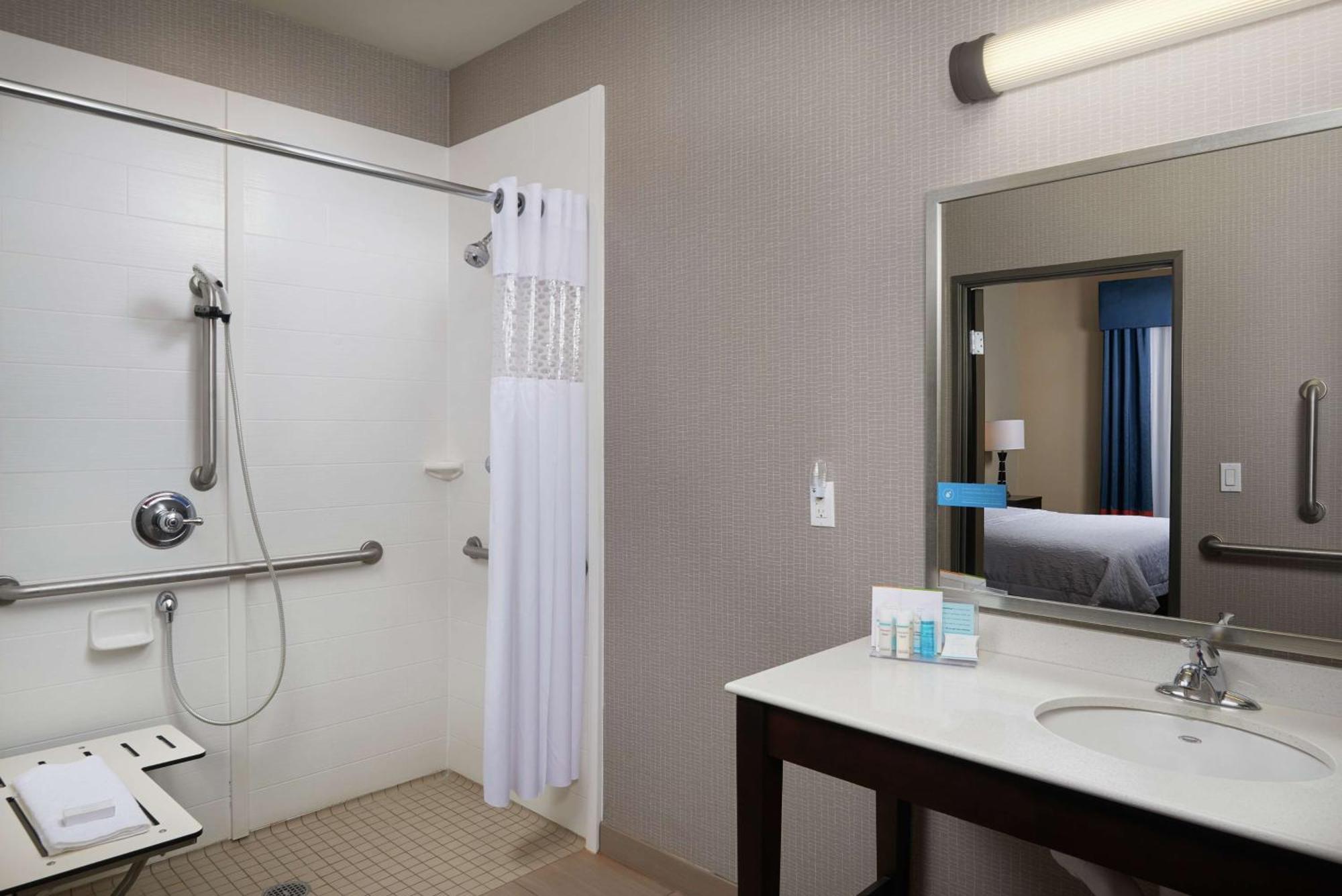 Queen Room Two Queen Beds Mobility Hearing Access or Non-Smoking