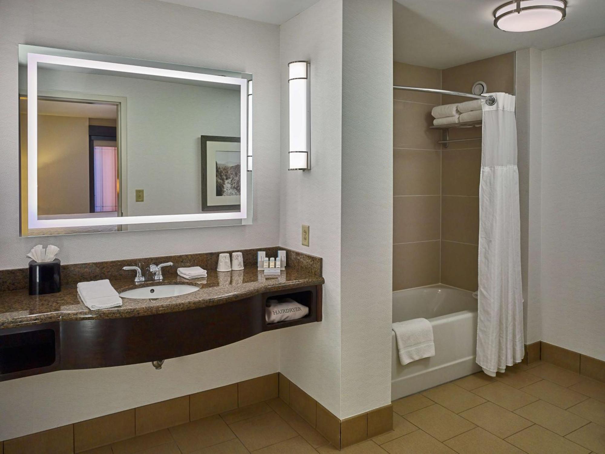One-Bedroom King Suite Whirpool