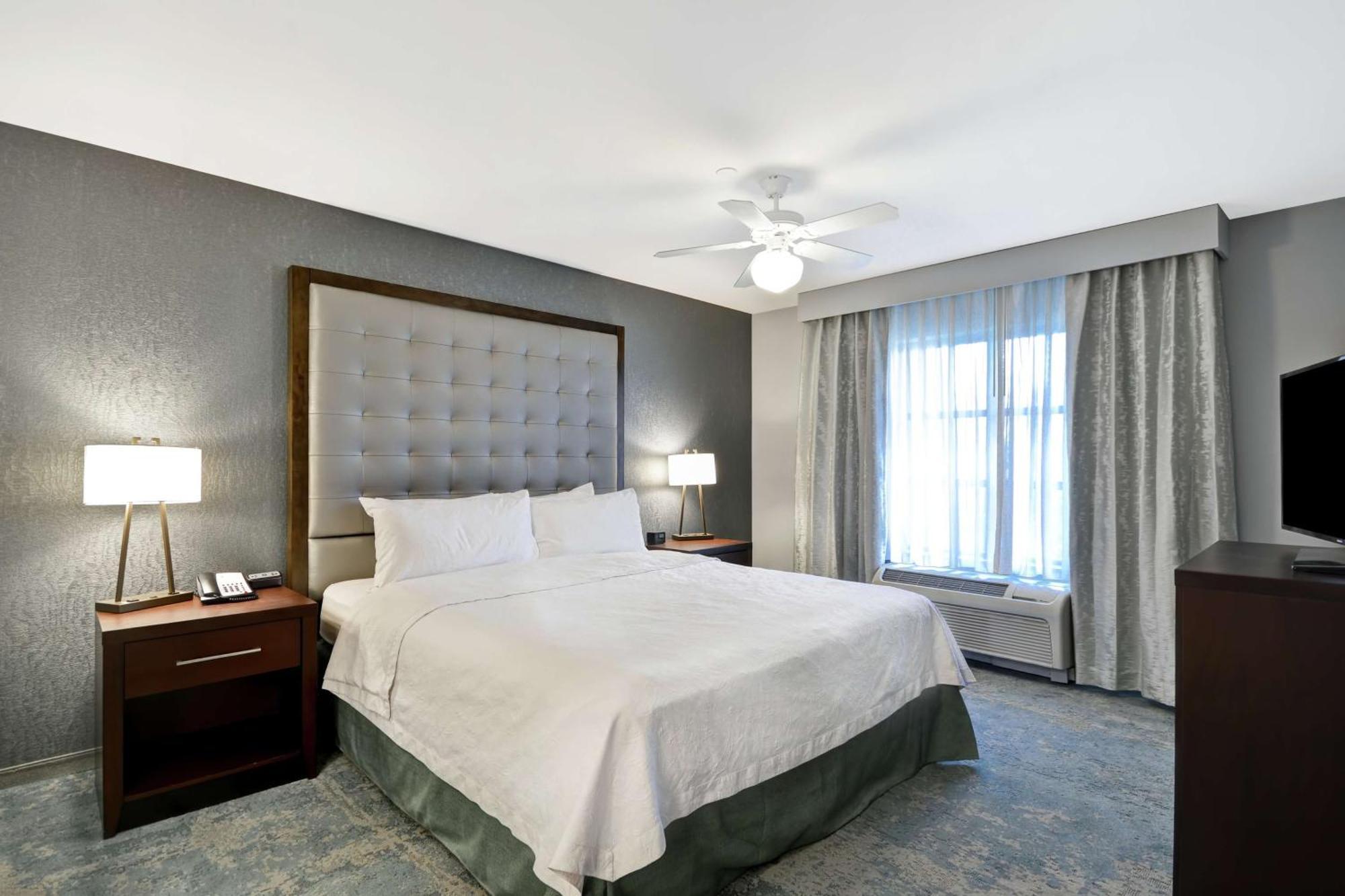 One-Bedroom Queen Suite Two Queen Beds Non-Smoking