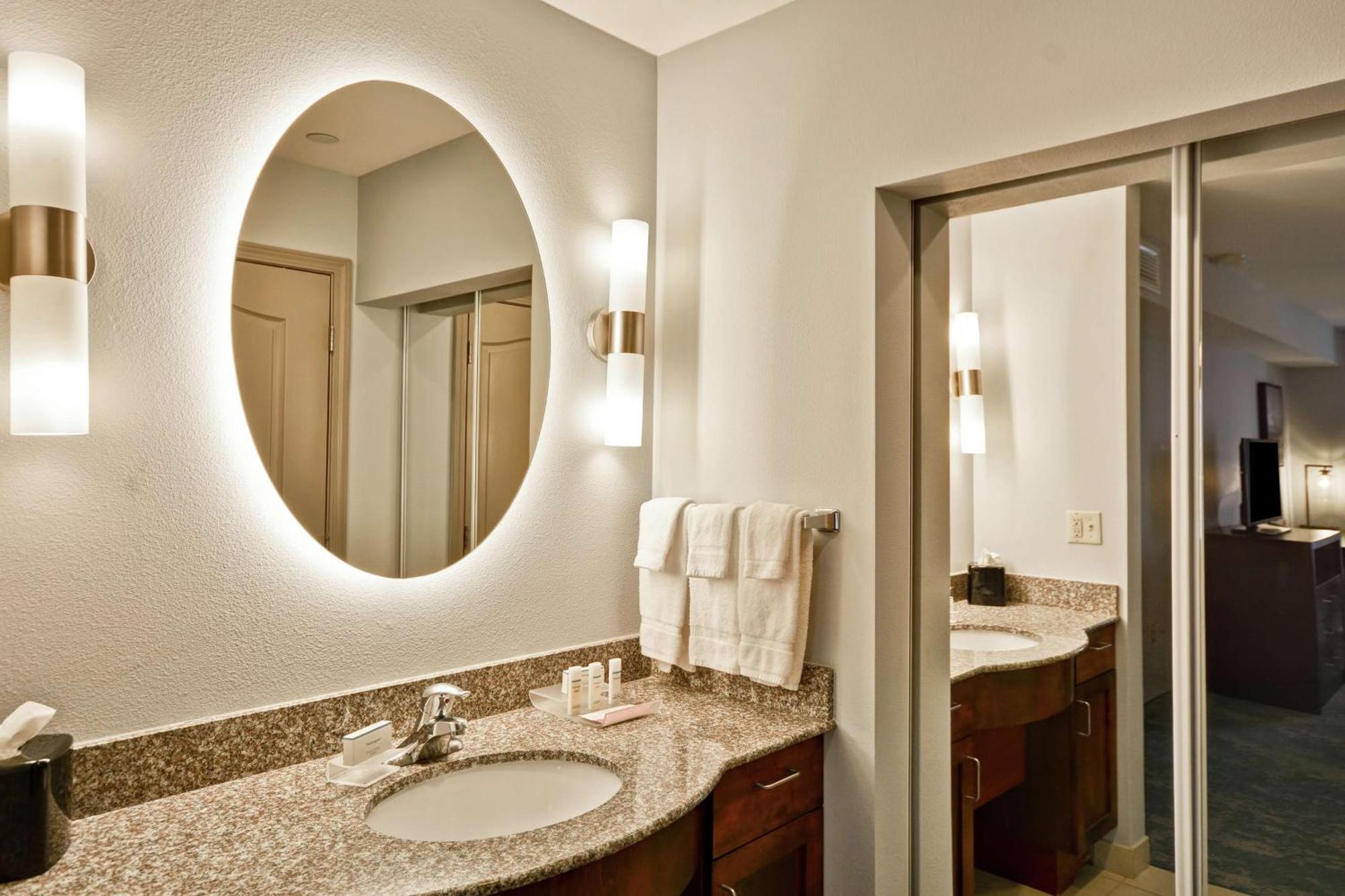 One-Bedroom King Suite Non-Smoking