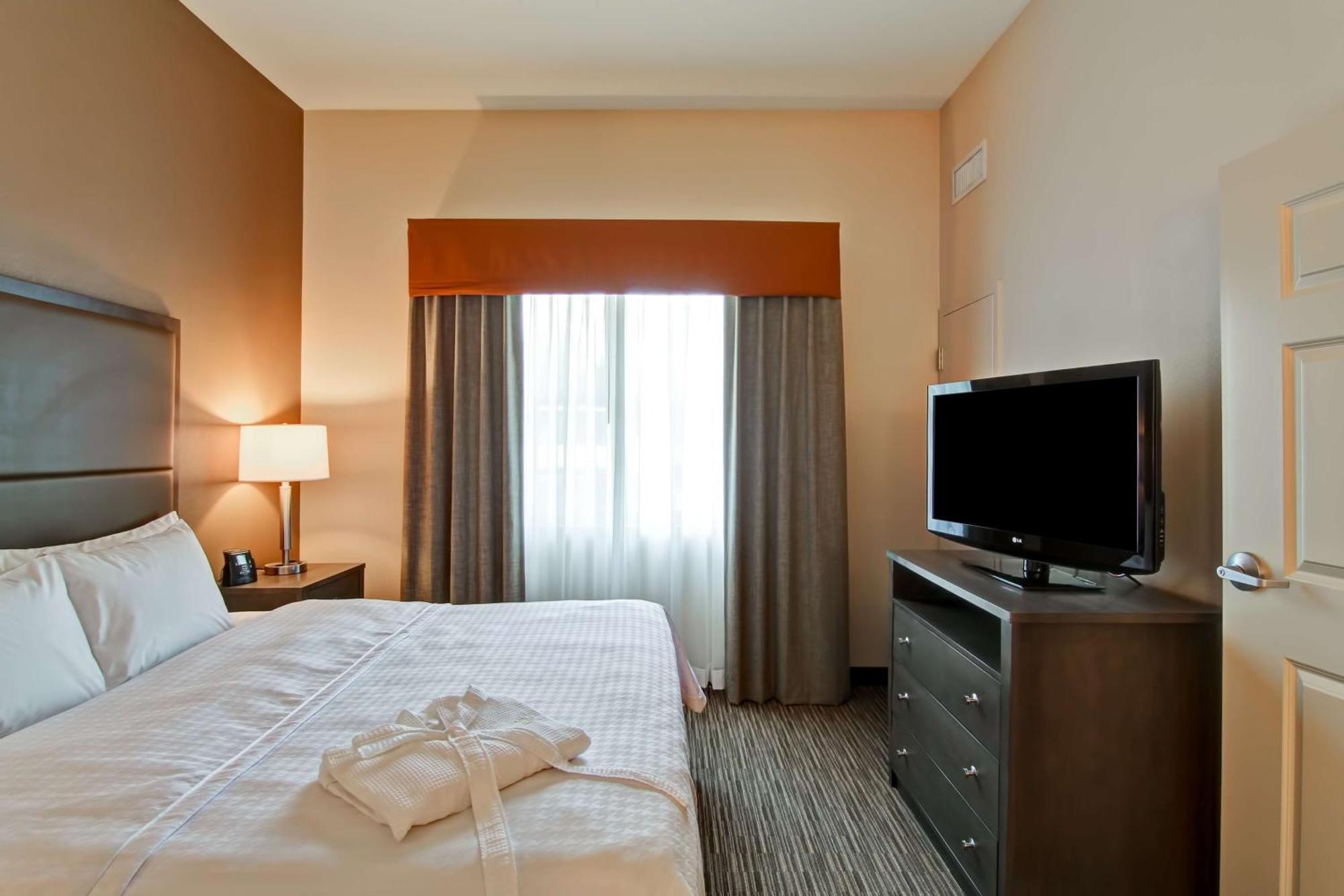 One-Bedroom King Suite Non-Smoking