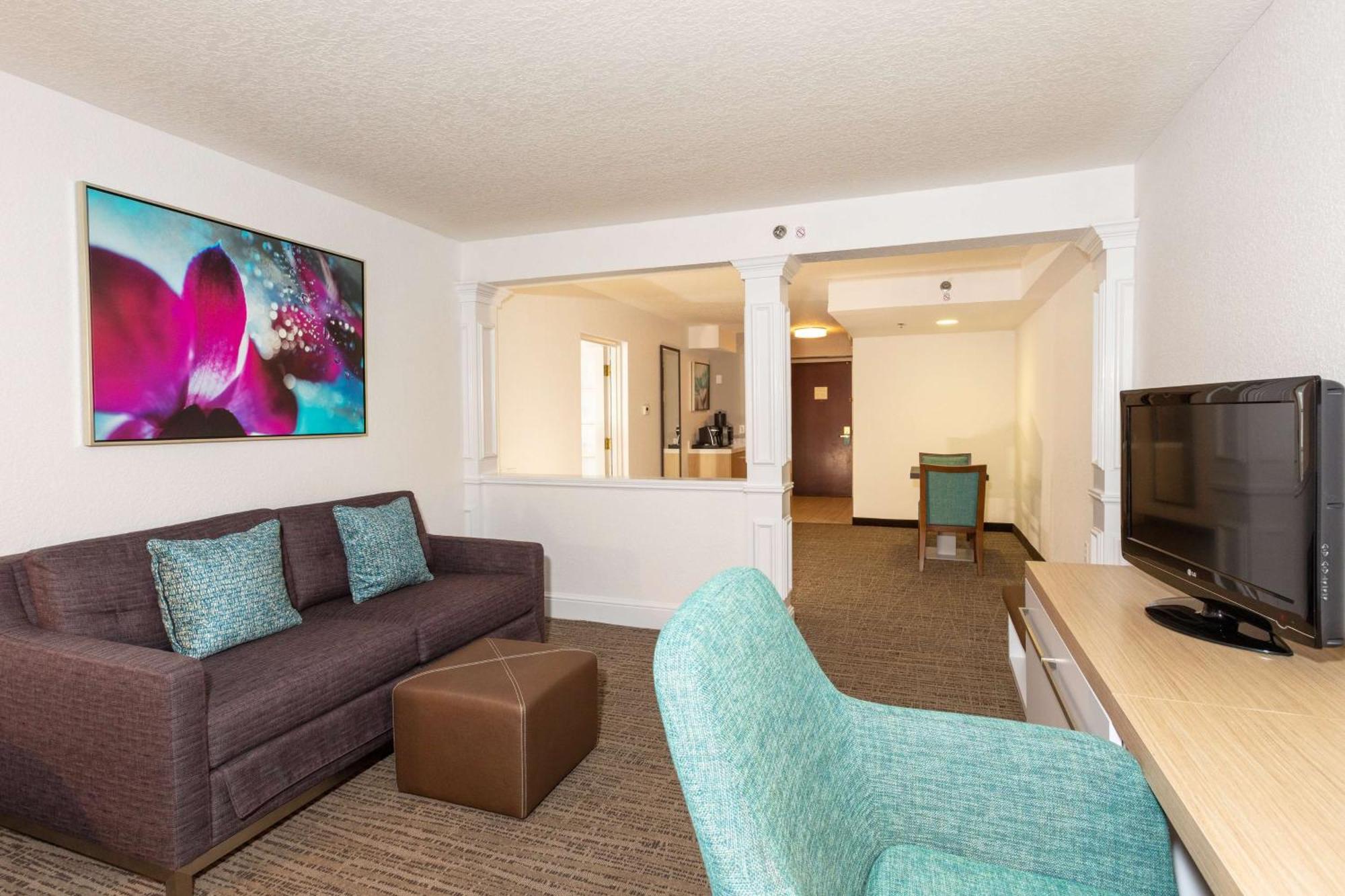 One-Bedroom King Suite Sofa Bed