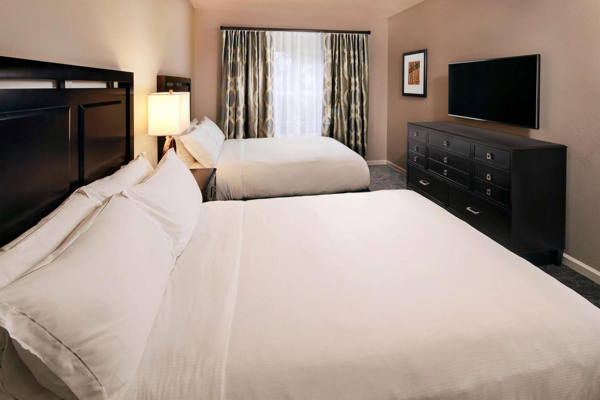 Two Bedroom Suite sofabed & balcony