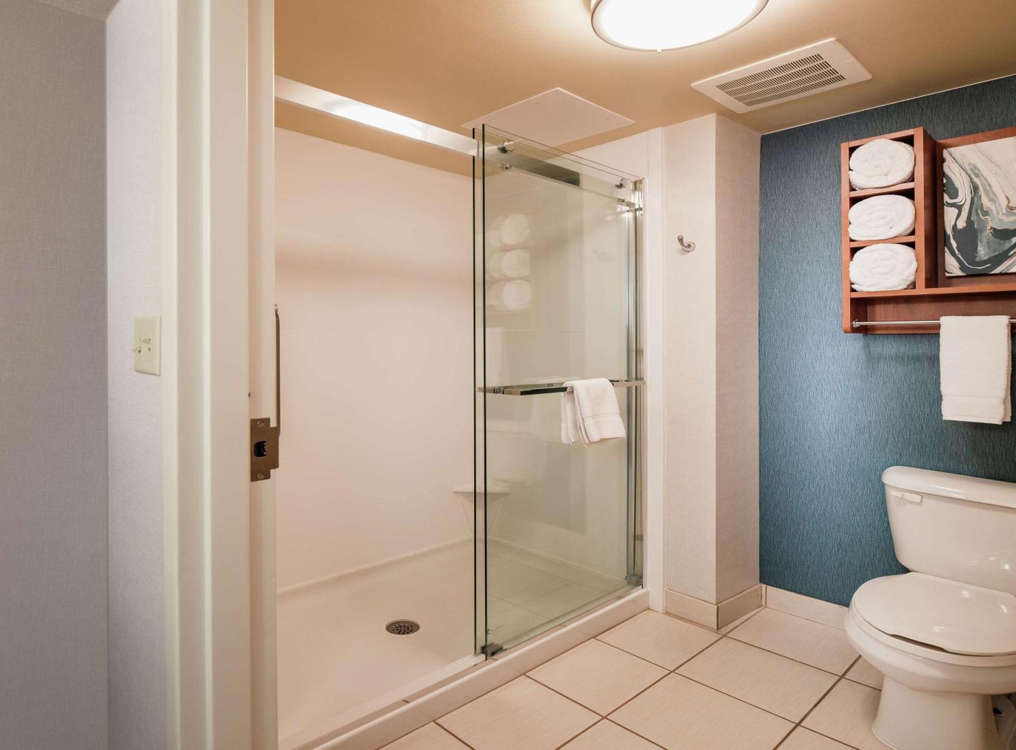 One-Bedroom Queen Suite Two Queen Beds Non-Smoking